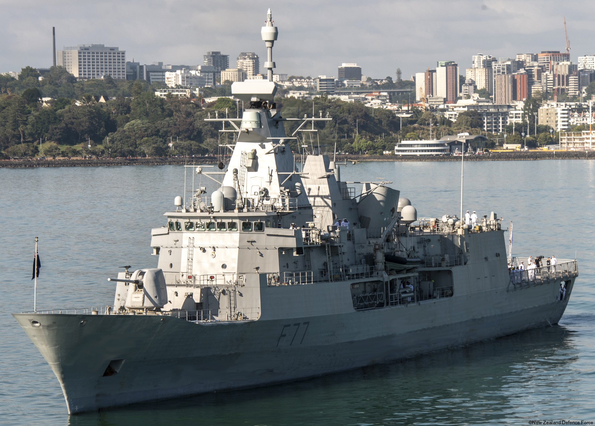 f-77 hmnzs te kaha anzac class frigate royal new zealand navy 41