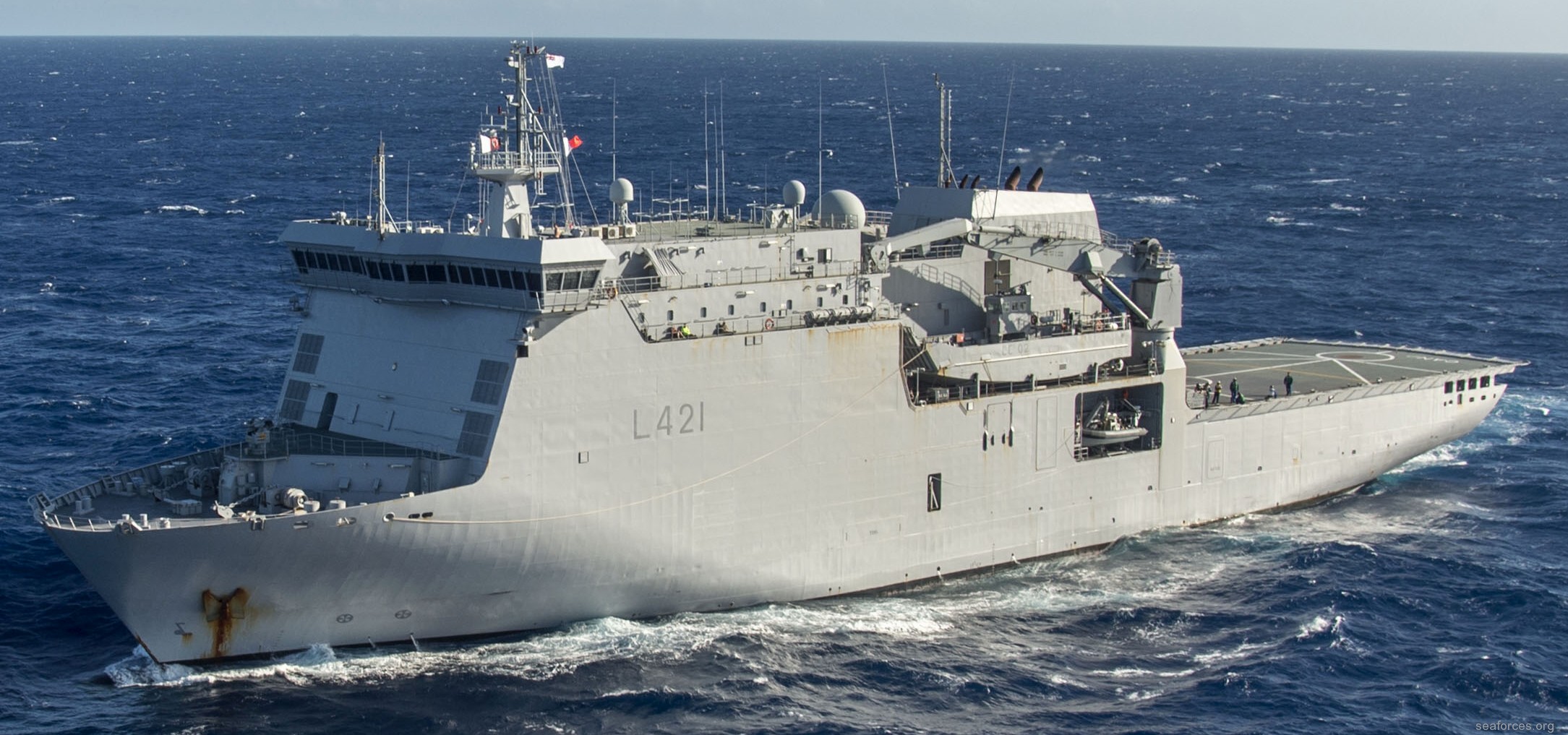 l-421 hmnzs canterbury amphibious multirole vessel mrv new zealand navy 08