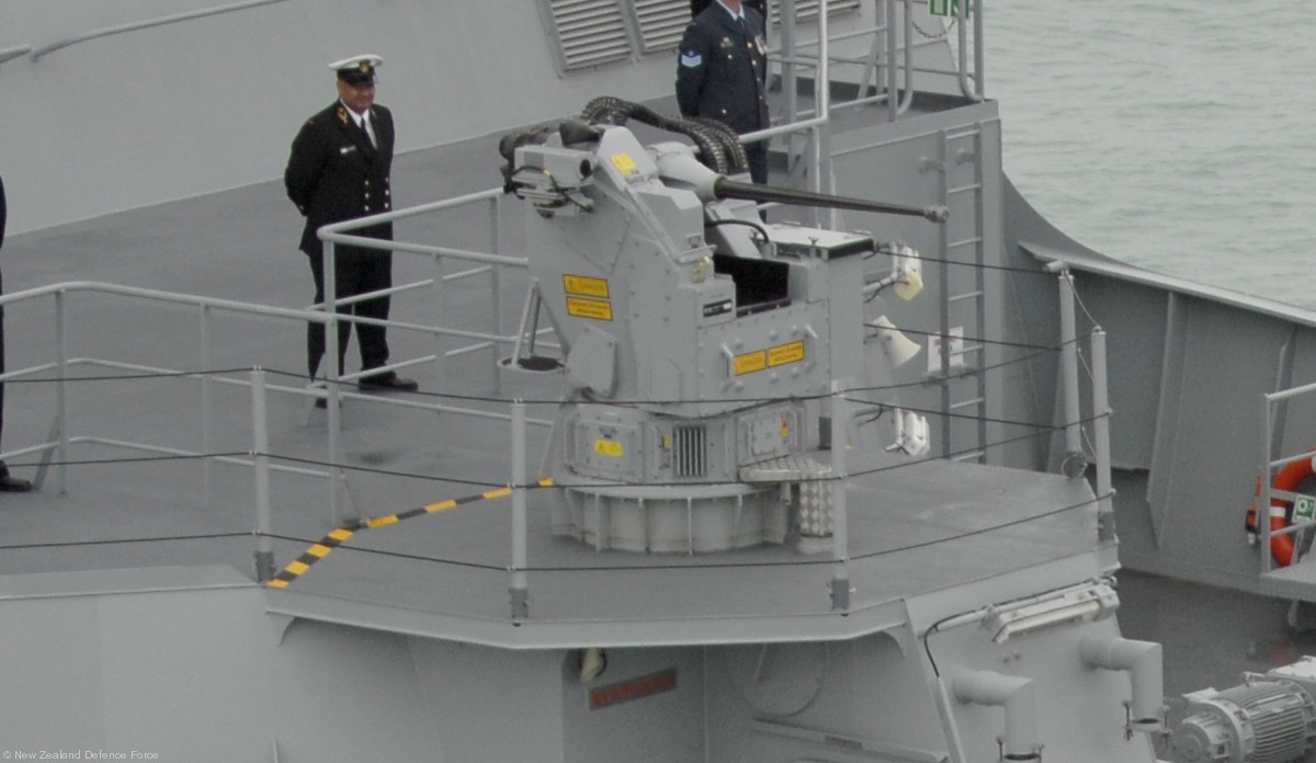 l-421 hmnzs canterbury amphibious multirole vessel mrv new zealand navy 15 ds25 machine gun system