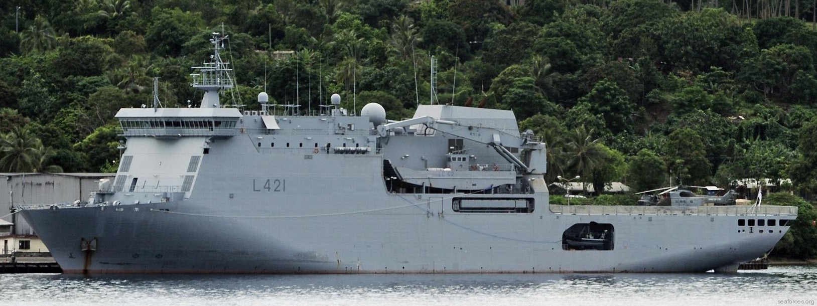 l-421 hmnzs canterbury amphibious multirole vessel mrv new zealand navy 25