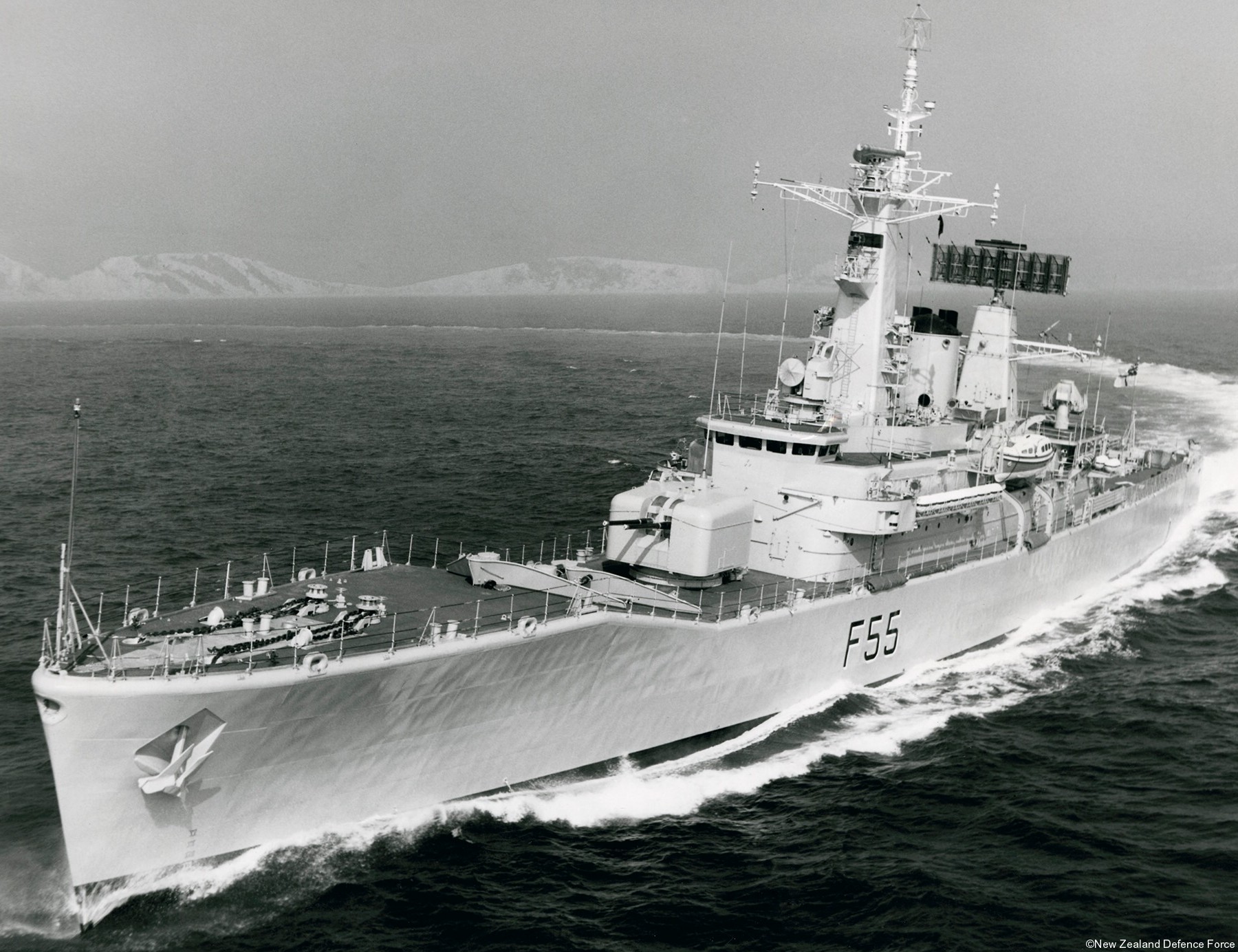 f55 hmnzs waikato type 12i leander class frigate royal new zealand navy 03