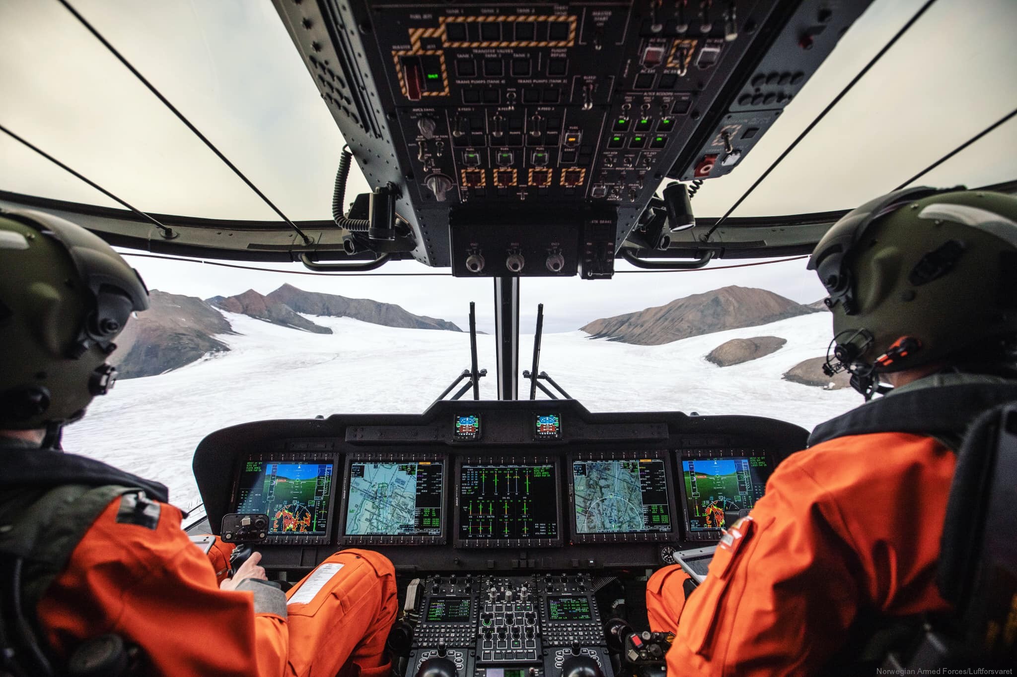 agusta westland aw101 rescue helicopter royal norwegian air force luftforsvaret sar queen cockpit view 02