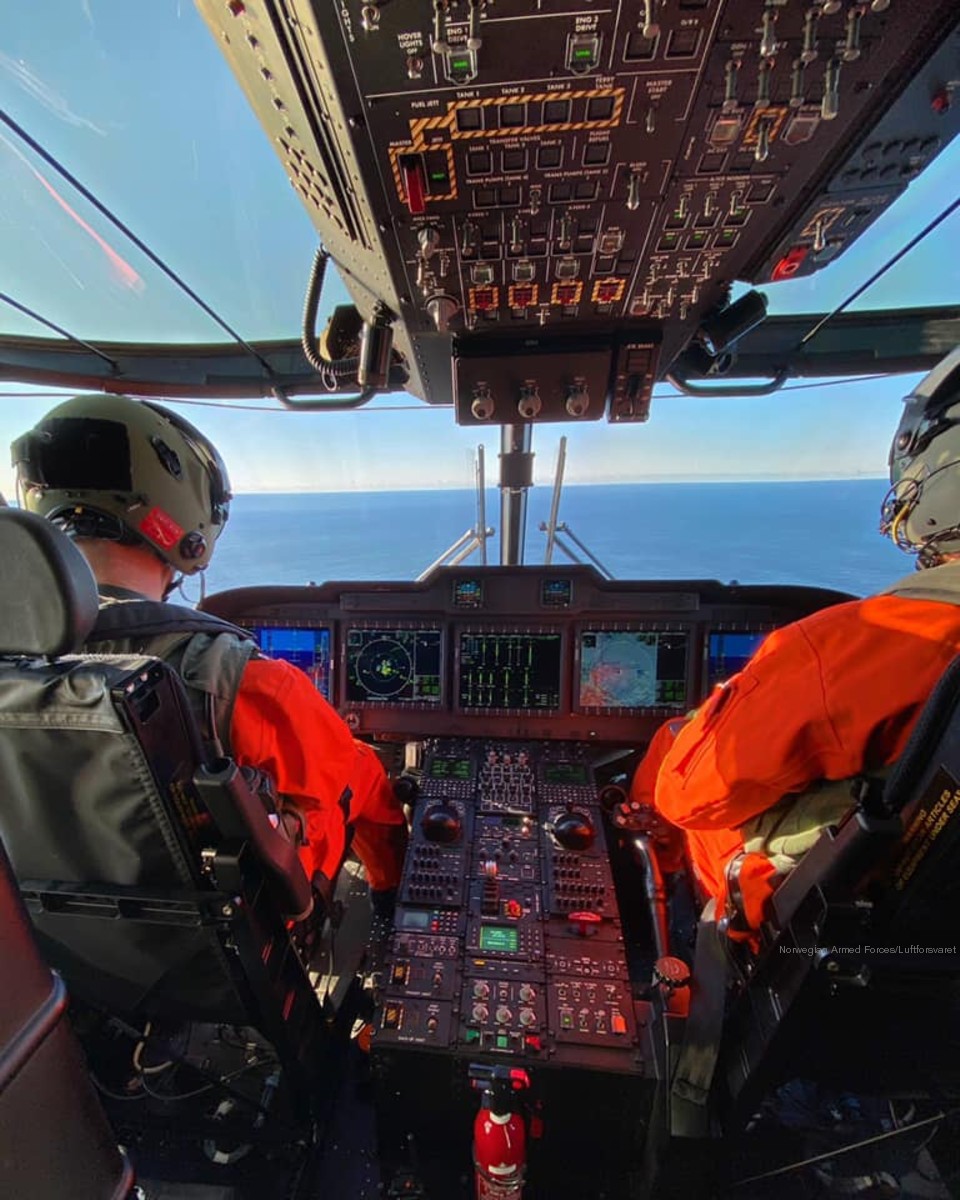 agusta westland aw101 rescue helicopter royal norwegian air force luftforsvaret sar queen cockpit 03