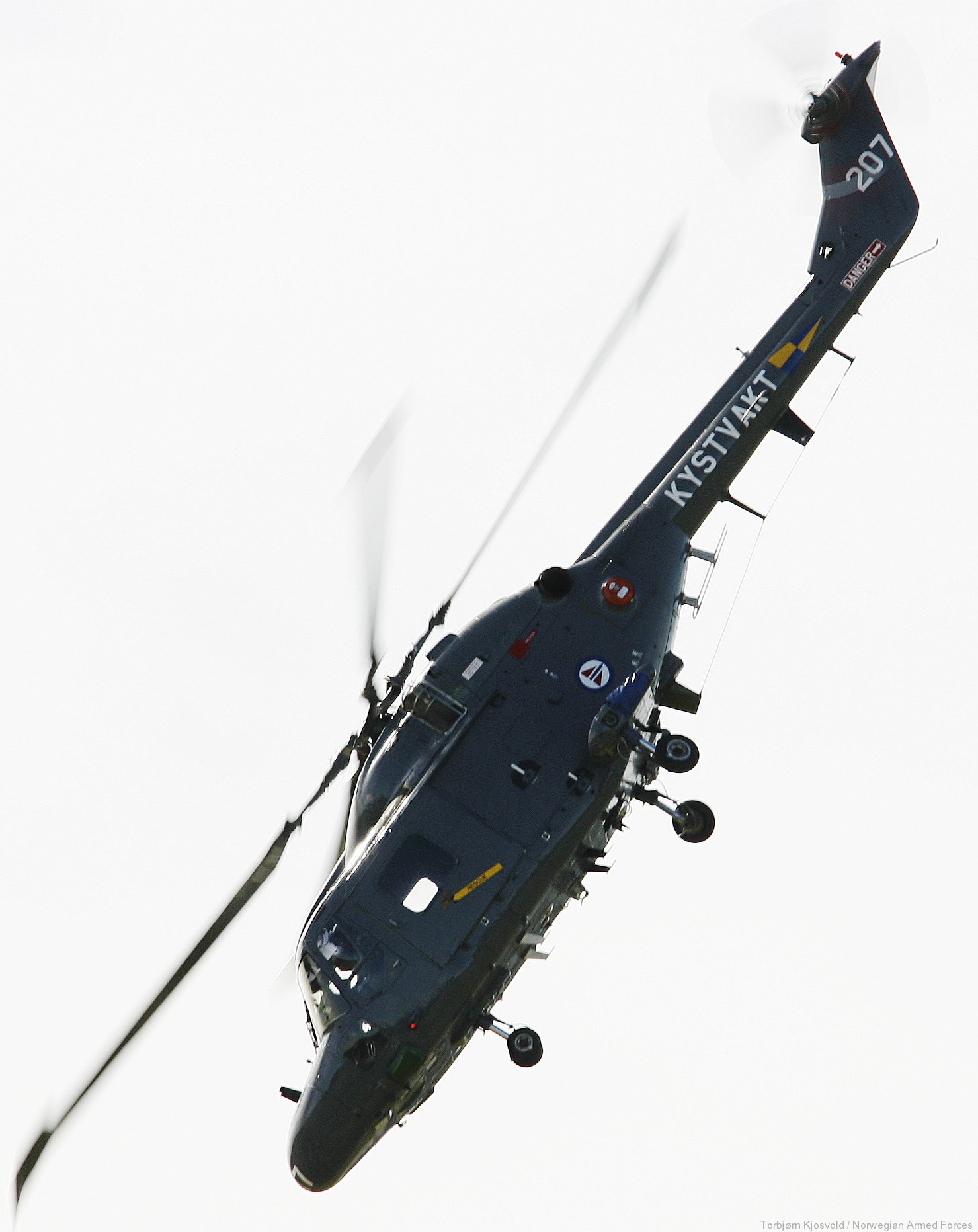 westland lynx mk 86 royal norwegian coast guard navy air force kystvakt 207 06