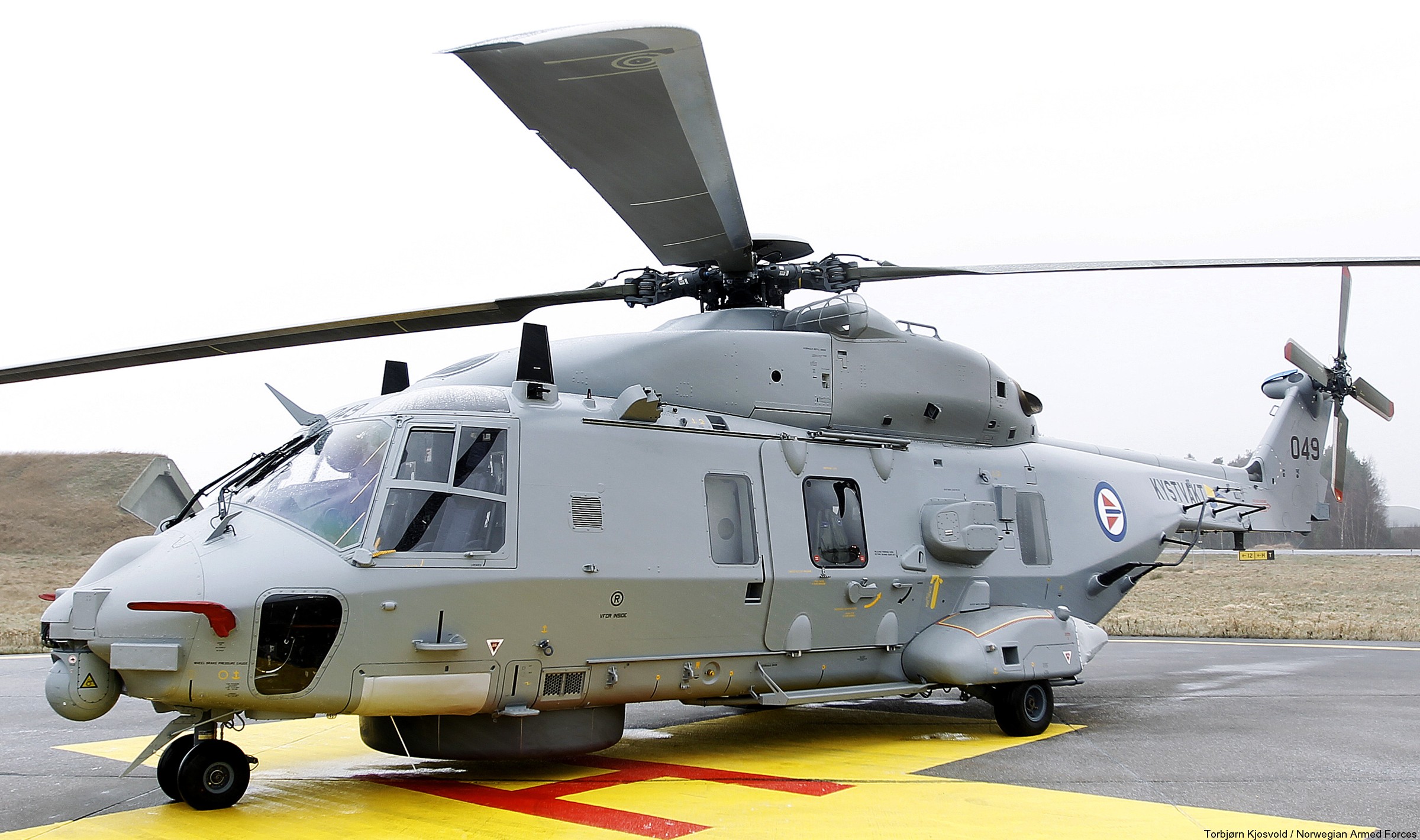 nh90 nfh asw helicopter royal norwegian coast guard navy air force kystvakt sjoforsvaret 049 14