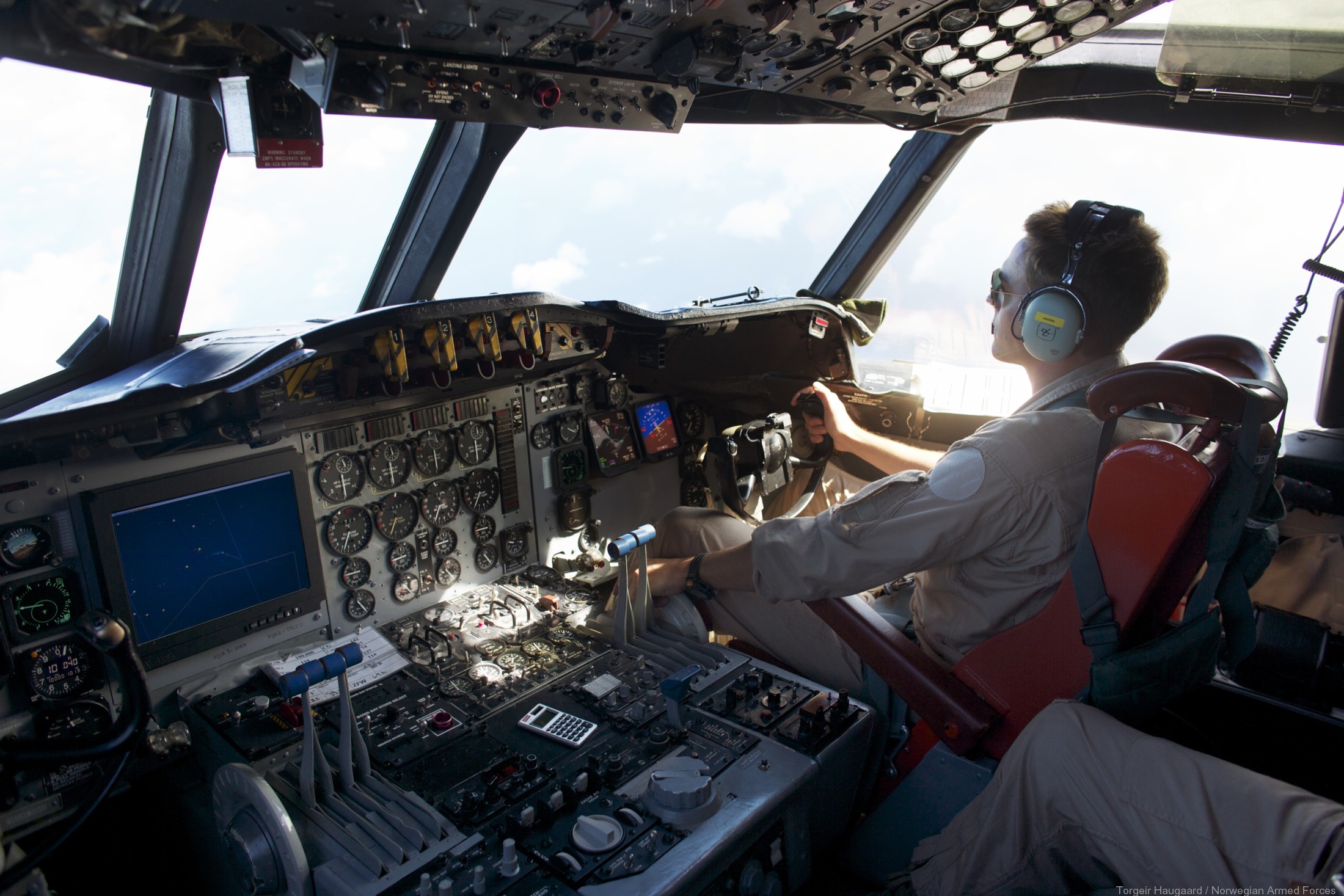 lockheed p-3c orion maritime patrol royal norwegian air force cockpit view xx02