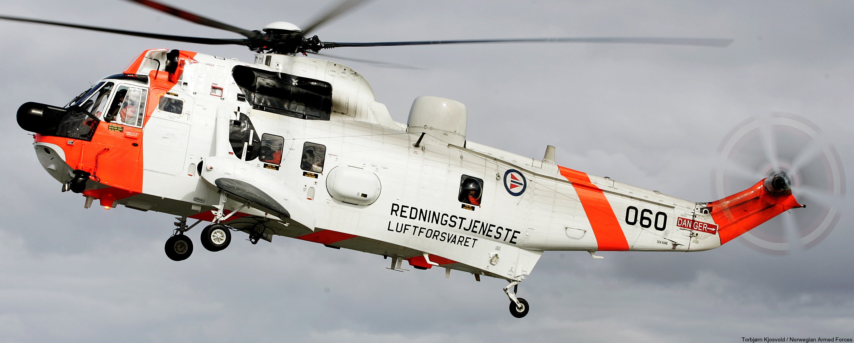 westland ws-61 sea king royal norwegian air force sar rescue 330 squadron skvadron luftforsvaret 060 03