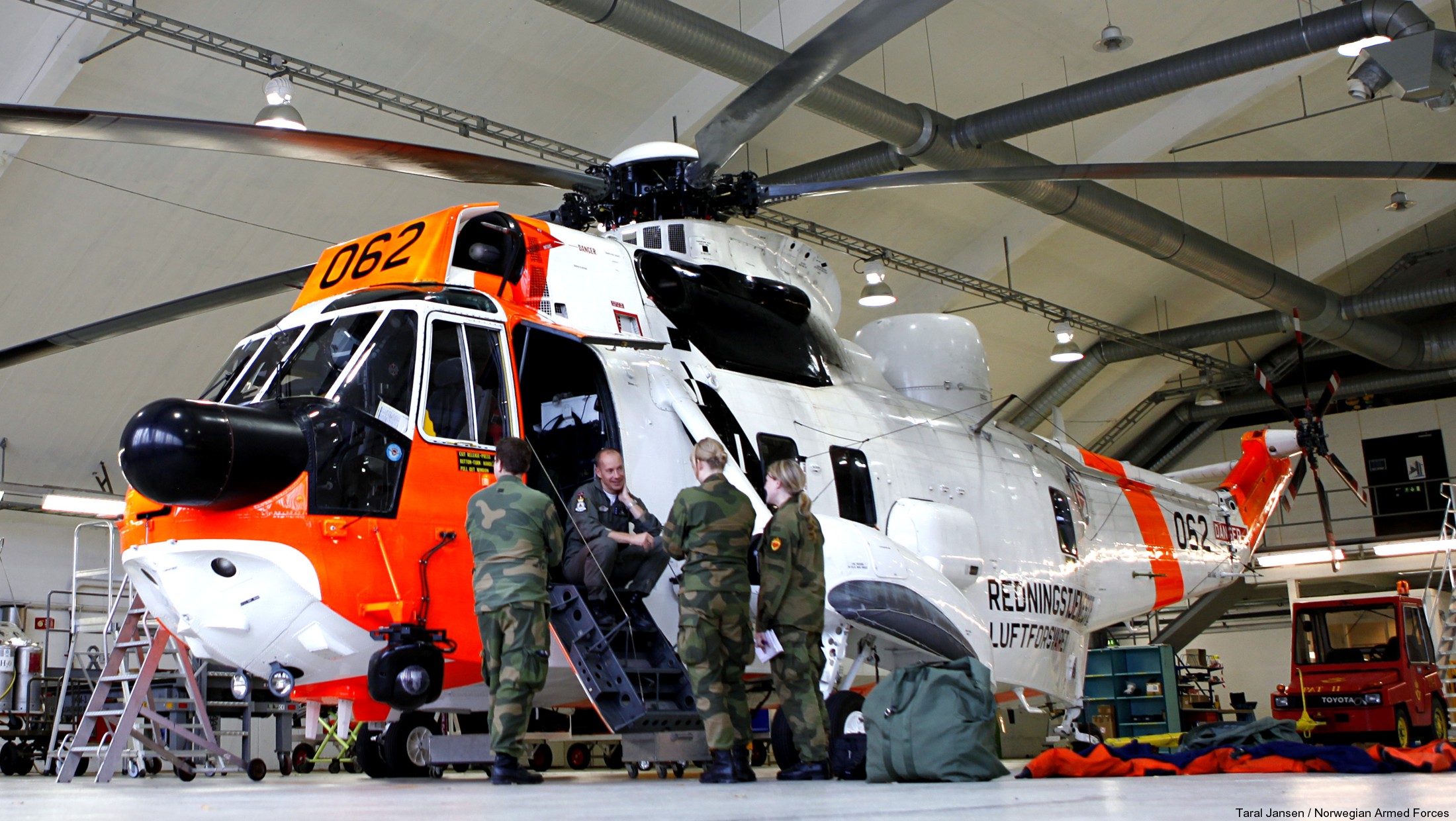 westland ws-61 sea king royal norwegian air force sar rescue 330 squadron skvadron luftforsvaret 062 08