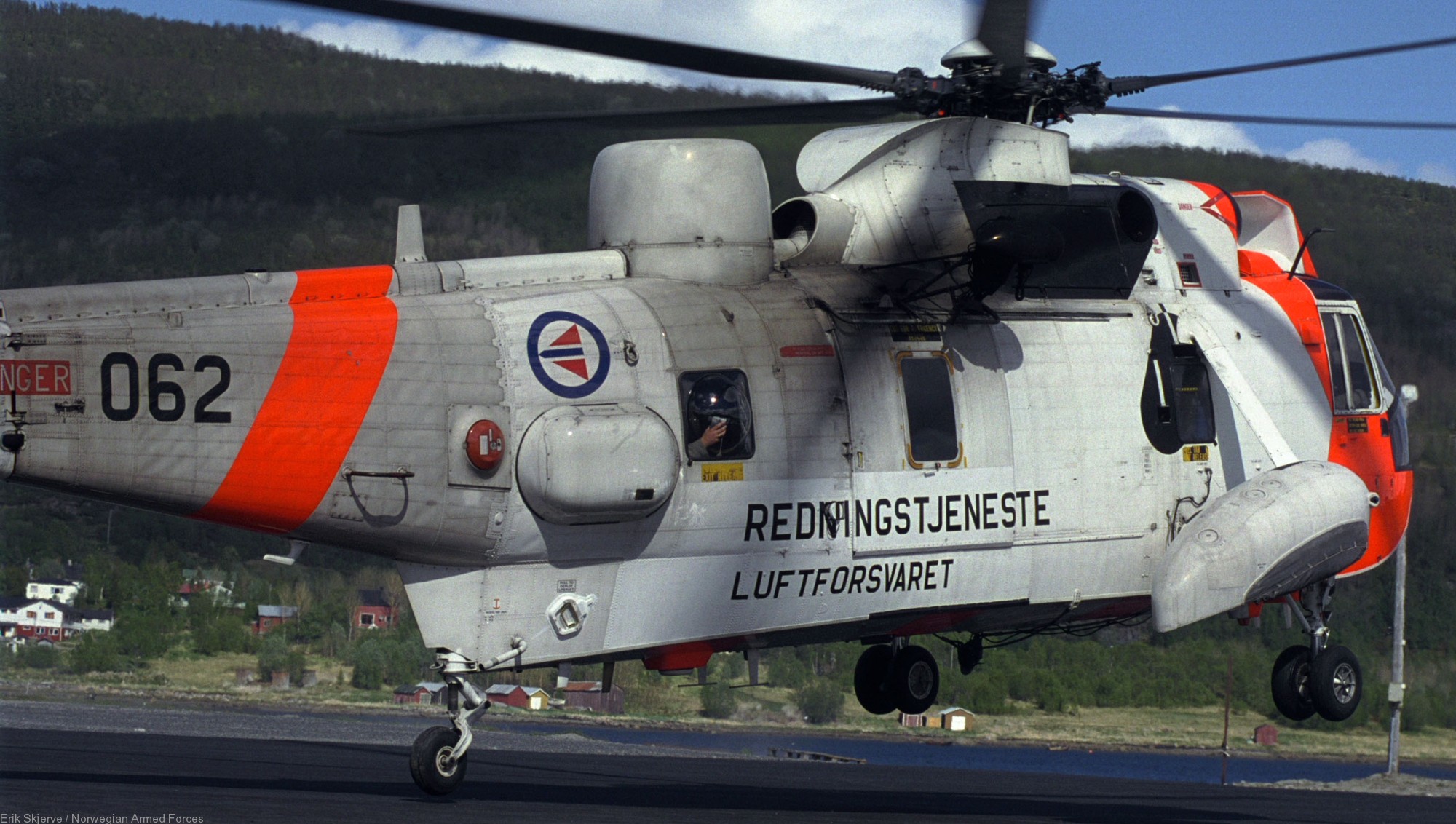 westland ws-61 sea king royal norwegian air force sar rescue 330 squadron skvadron luftforsvaret 062 10