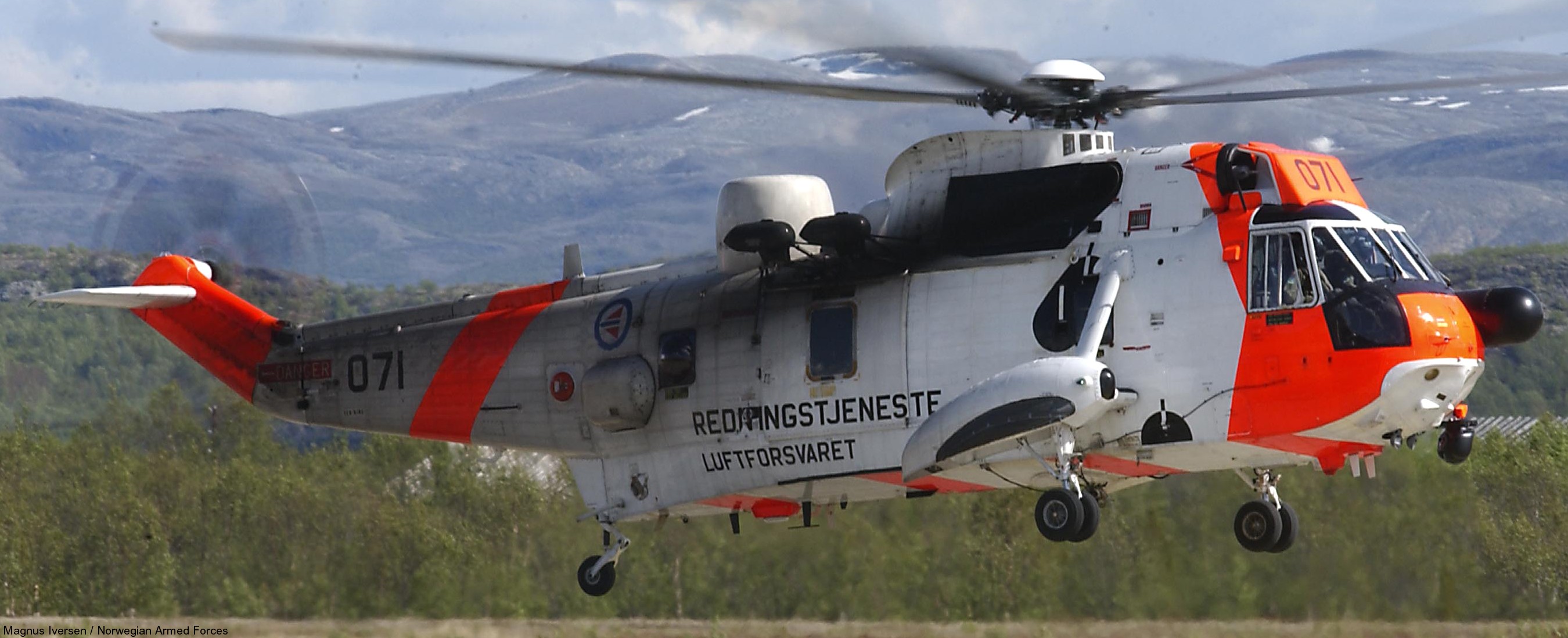 westland ws-61 sea king royal norwegian air force sar rescue 330 squadron skvadron luftforsvaret 071 02