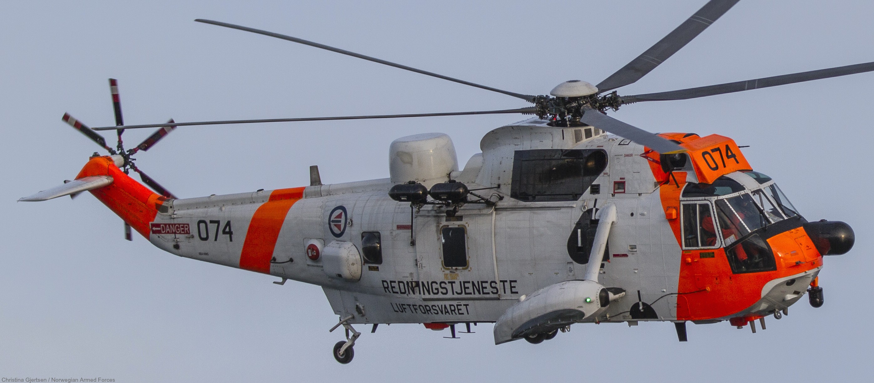 westland ws-61 sea king royal norwegian air force sar rescue 330 squadron skvadron luftforsvaret 074 02