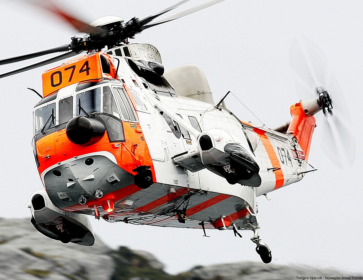 westland ws-61 sea king royal norwegian air force sar rescue 330 squadron skvadron luftforsvaret 074 04