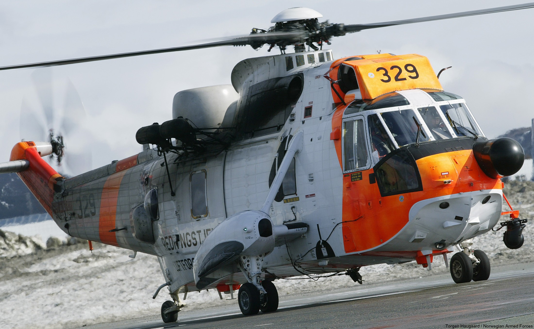 westland ws-61 sea king royal norwegian air force sar rescue 330 squadron skvadron luftforsvaret 329 07
