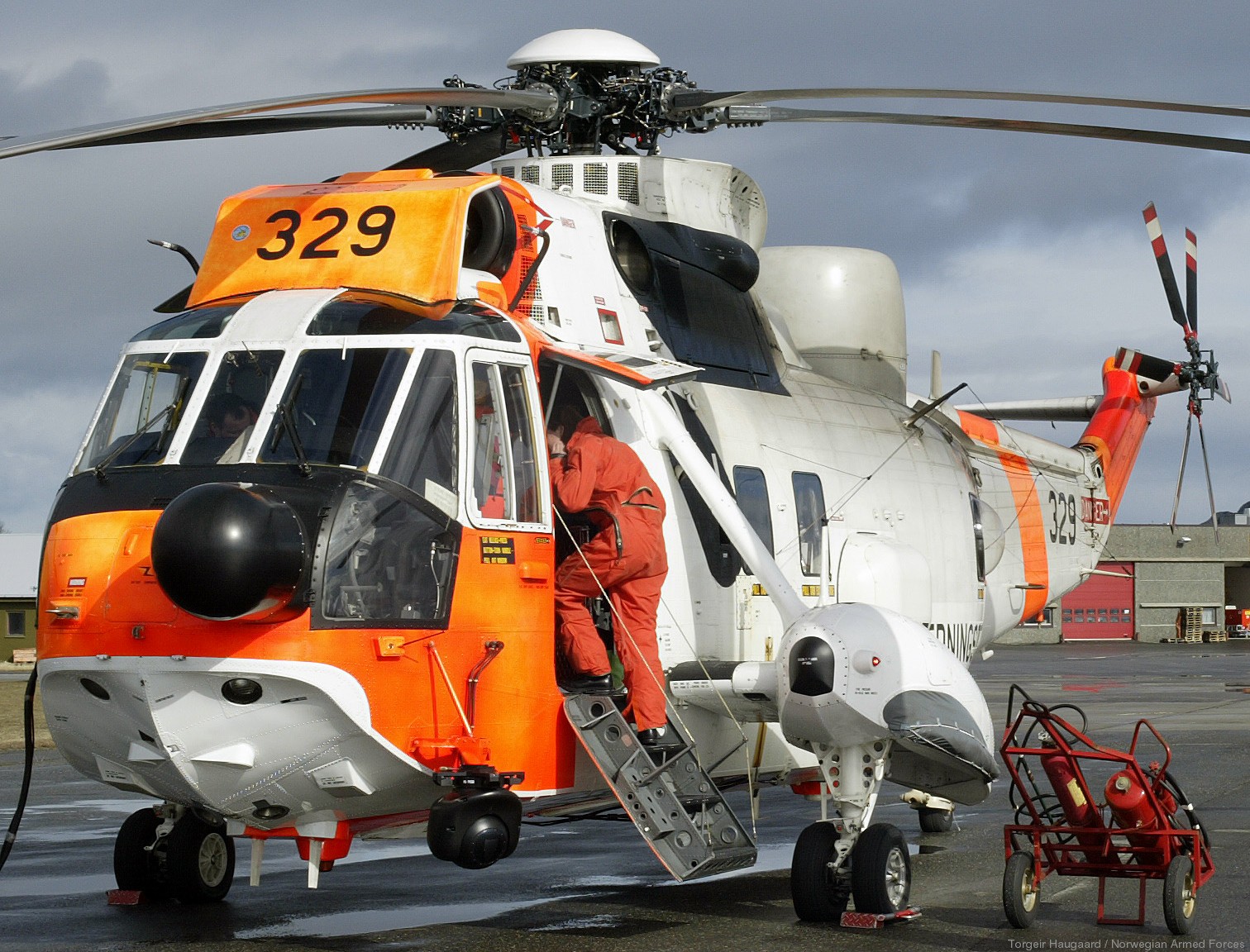 westland ws-61 sea king royal norwegian air force sar rescue 330 squadron skvadron luftforsvaret 329 08