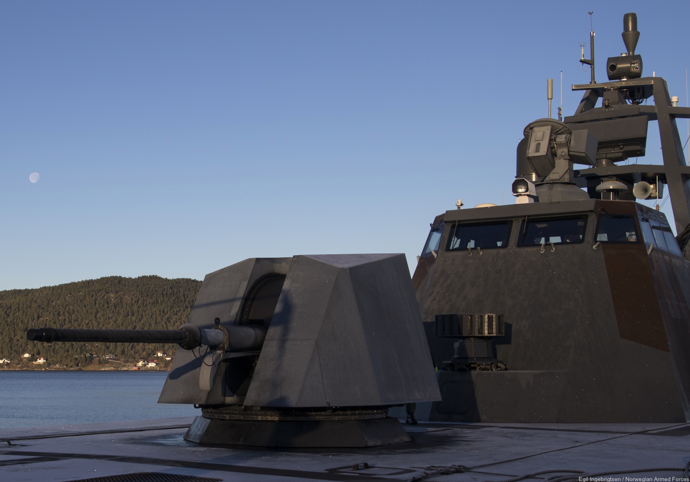 skjold class corvette knm hnoms royal norwegian navy sjoforsvaret 03 oto melara 76/62 gun