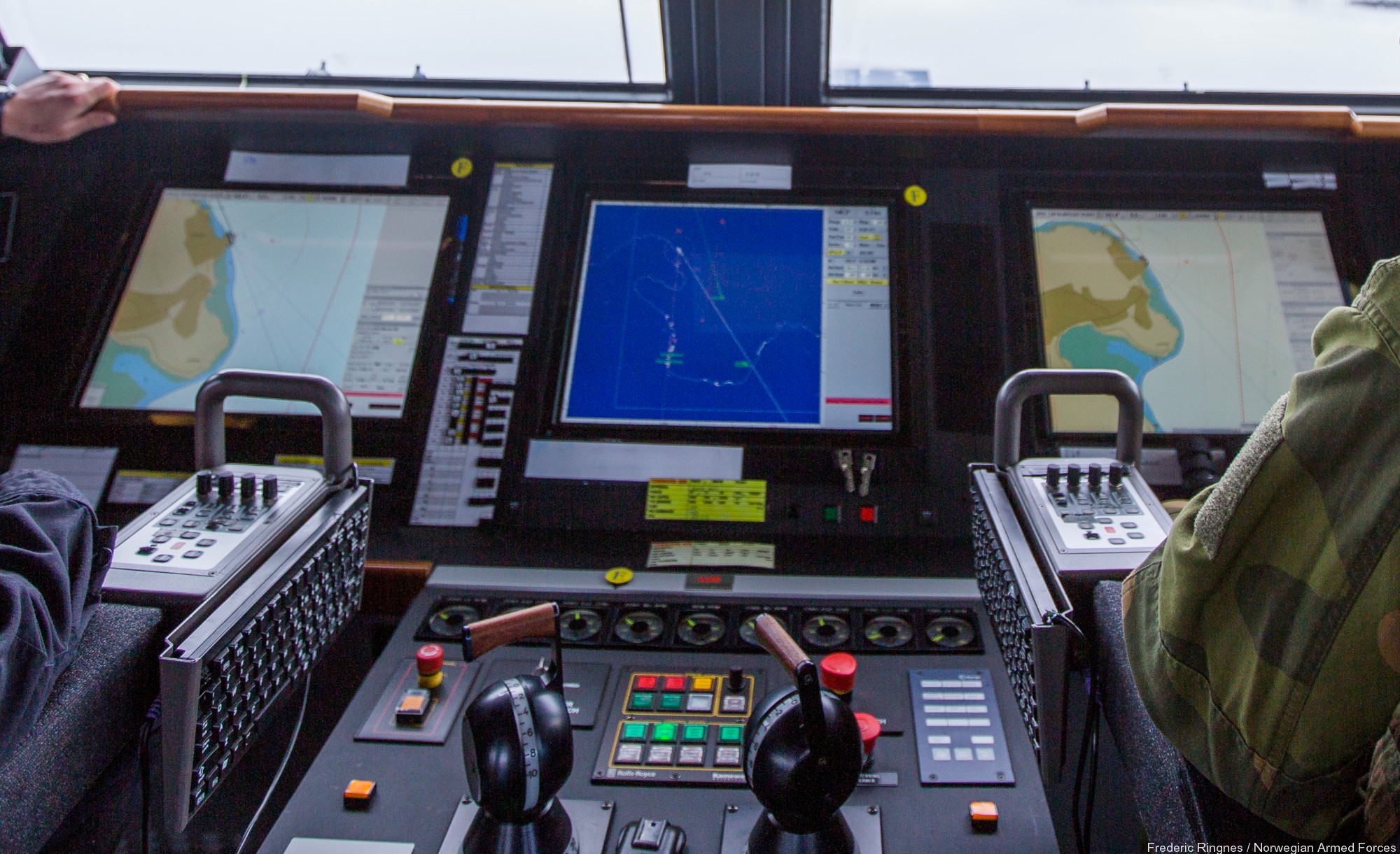 skjold class corvette knm hnoms royal norwegian navy sjoforsvaret 05 bridge helm