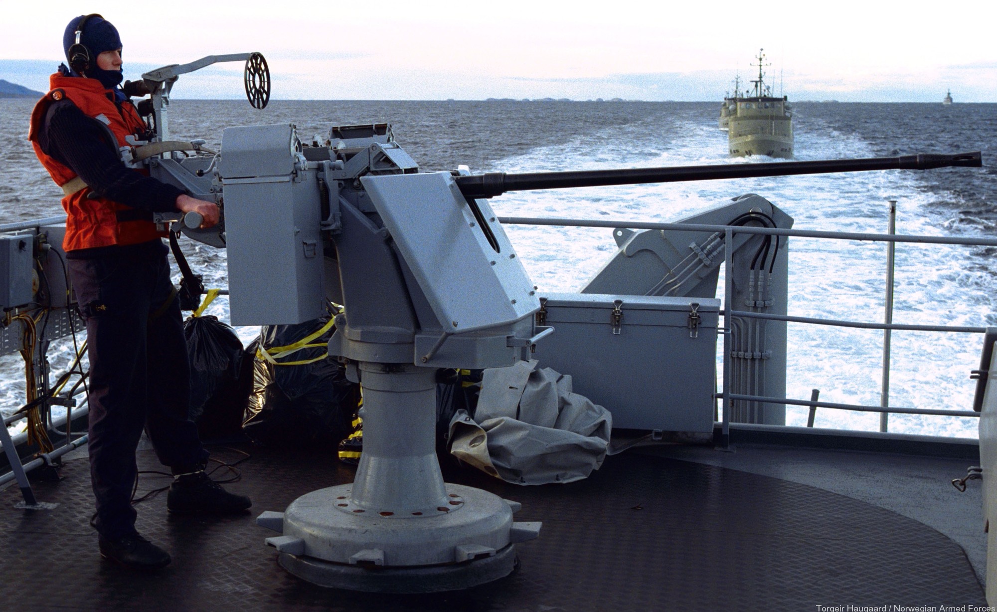 oslo class frigate royal norwegian navy rheinmetall 20mm aa machine gun system