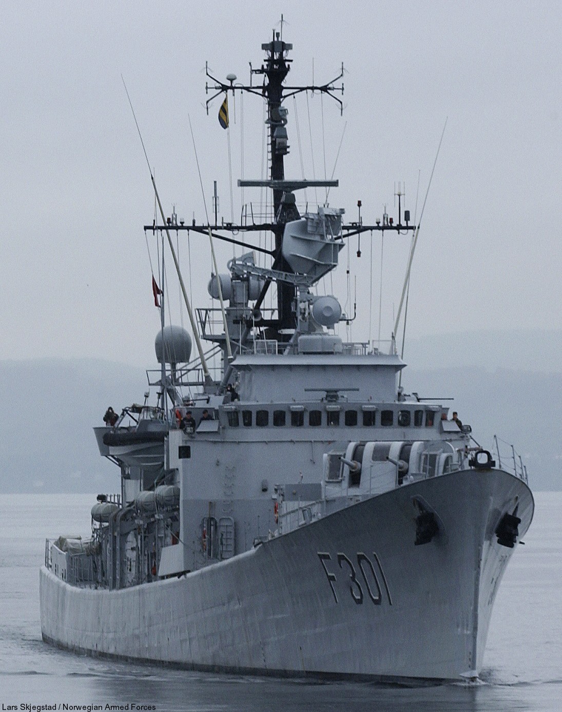 f-301 hnoms bergen knm oslo class frigate royal norwegian navy sjoforsvaret 04