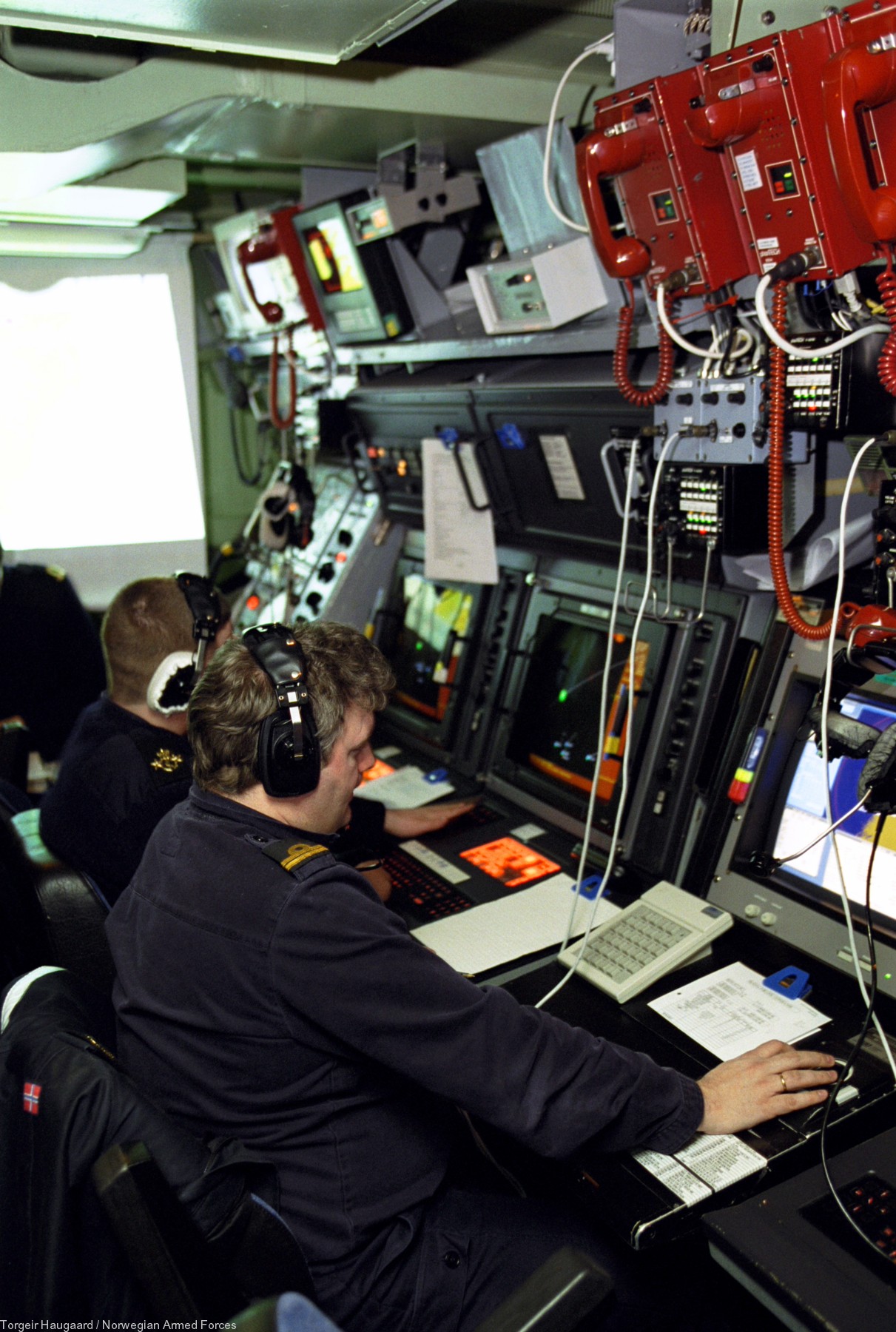 f-301 hnoms bergen knm oslo class frigate royal norwegian navy sjoforsvaret 13 combat information center cic