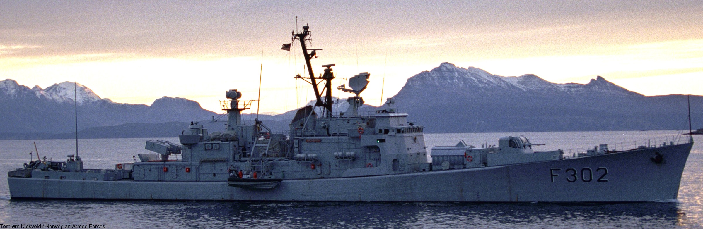 f-302 hnoms trondheim knm oslo class frigate royal norwegian navy sjoforsvaret 02