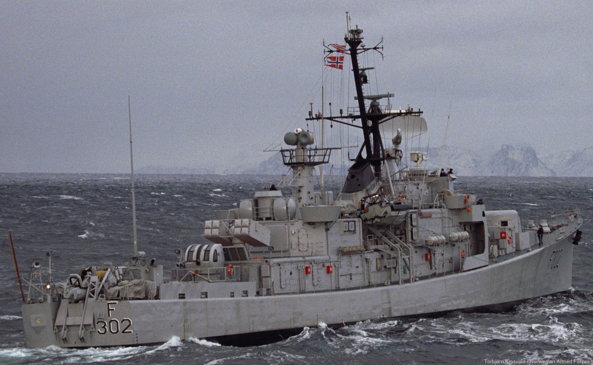 f-302 hnoms trondheim knm oslo class frigate royal norwegian navy sjoforsvaret 03