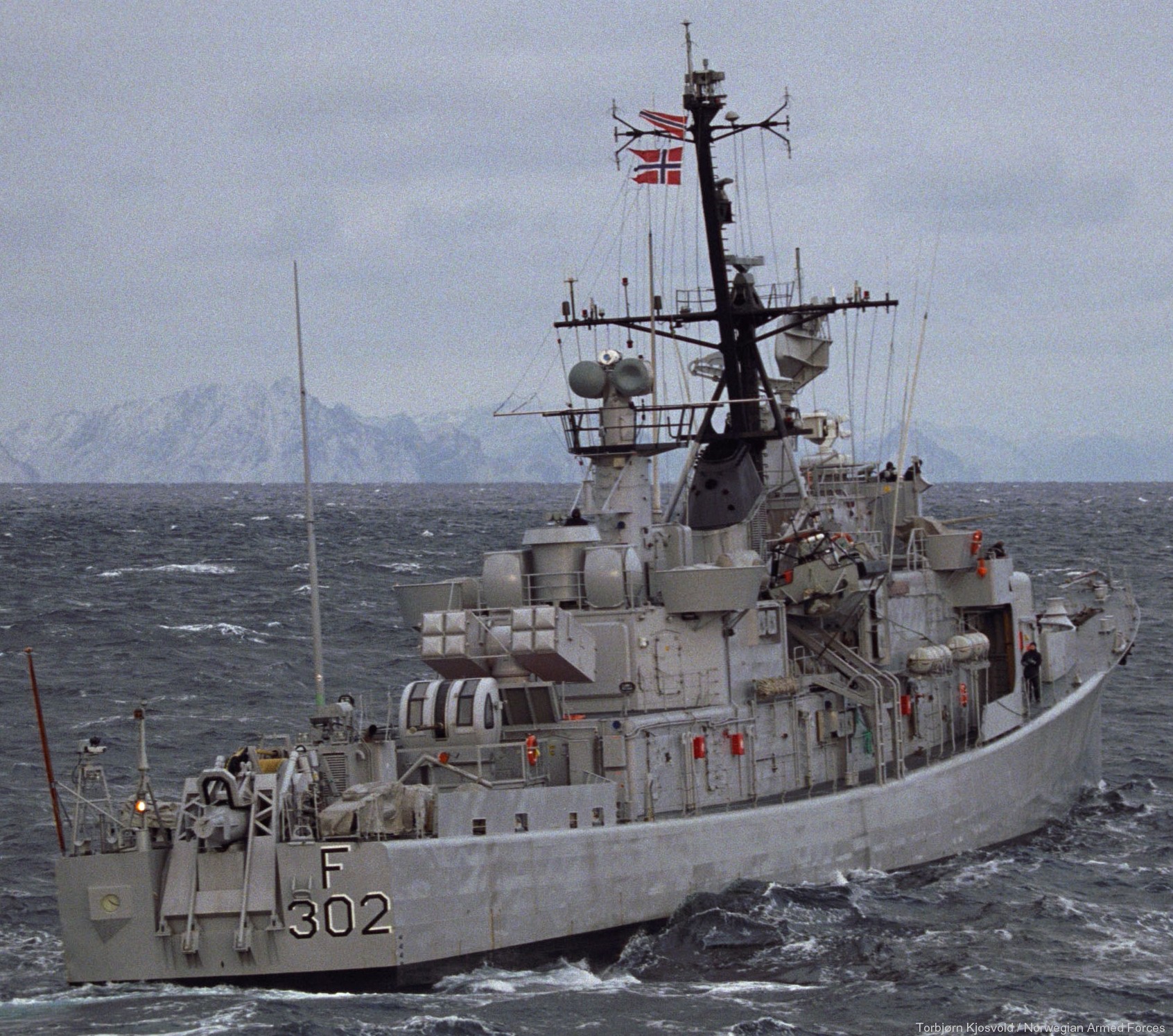 f-302 hnoms trondheim knm oslo class frigate royal norwegian navy sjoforsvaret 12
