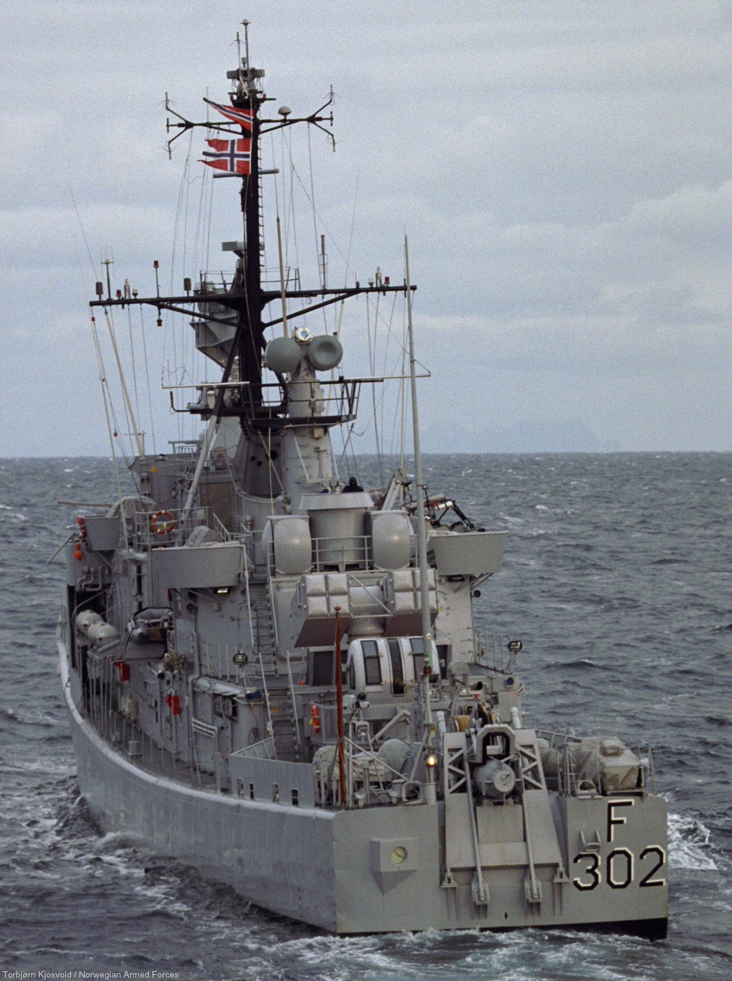f-302 hnoms trondheim knm oslo class frigate royal norwegian navy sjoforsvaret 13