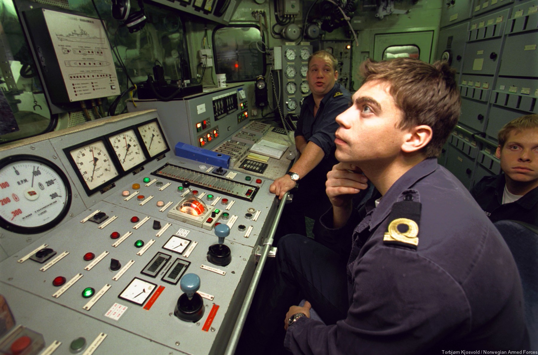 oslo class frigate royal norwegian navy sjoforsvaret engine control room
