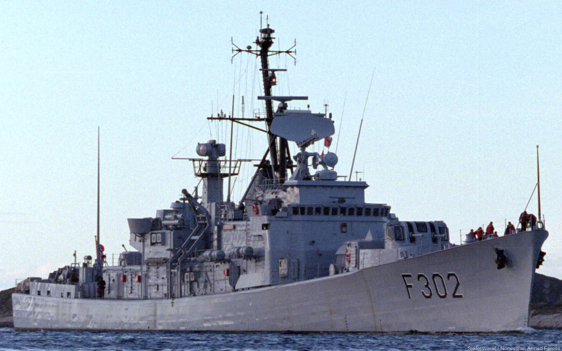 f-302 hnoms trondheim knm oslo class frigate royal norwegian navy sjoforsvaret 17