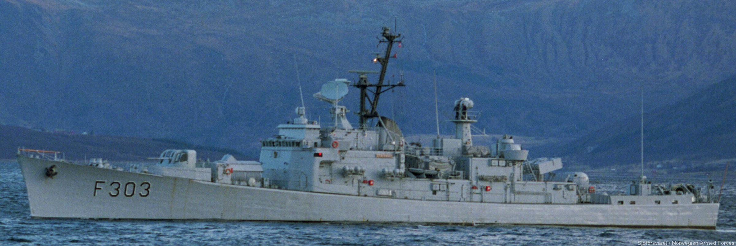 f-303 hnoms stavanger knm oslo class frigate royal norwegian navy sjoforsvaret 03