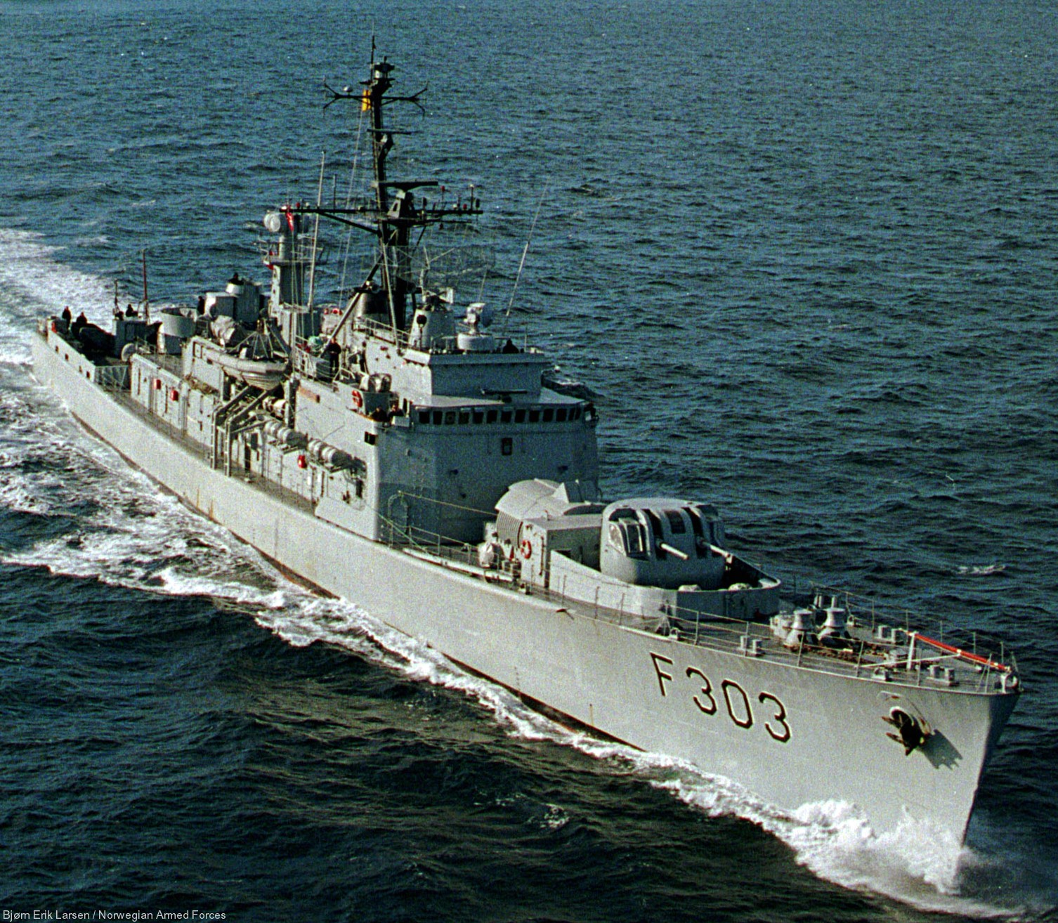 f-303 hnoms stavanger knm oslo class frigate royal norwegian navy sjoforsvaret 09