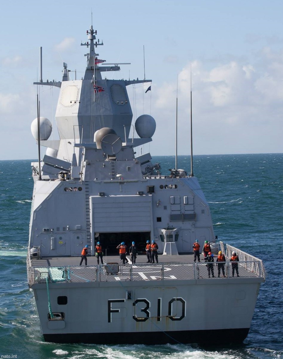 f-310 fridtjof nansen hnoms knm frigate royal norwegian navy sjoforsvaret 08 flight deck hangar