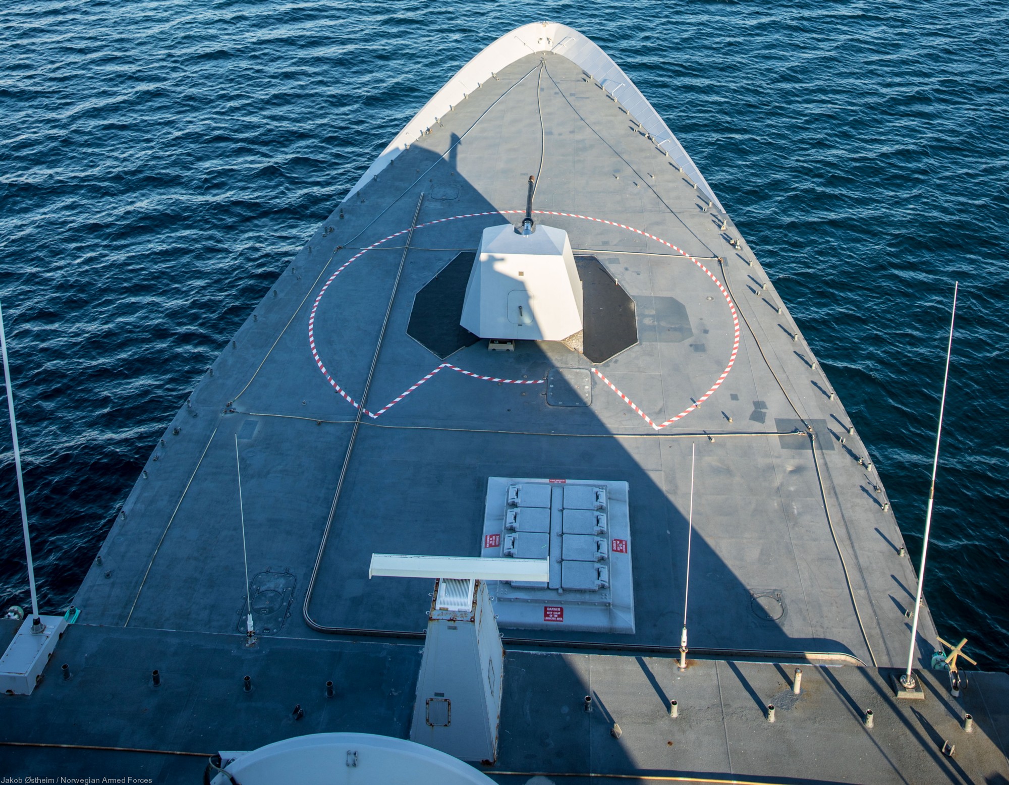 fridtjof nansen class frigate royal norwegian navy sjoforsvaret 45 mk-41 vertical launching system vls oto melara 76/62 gun