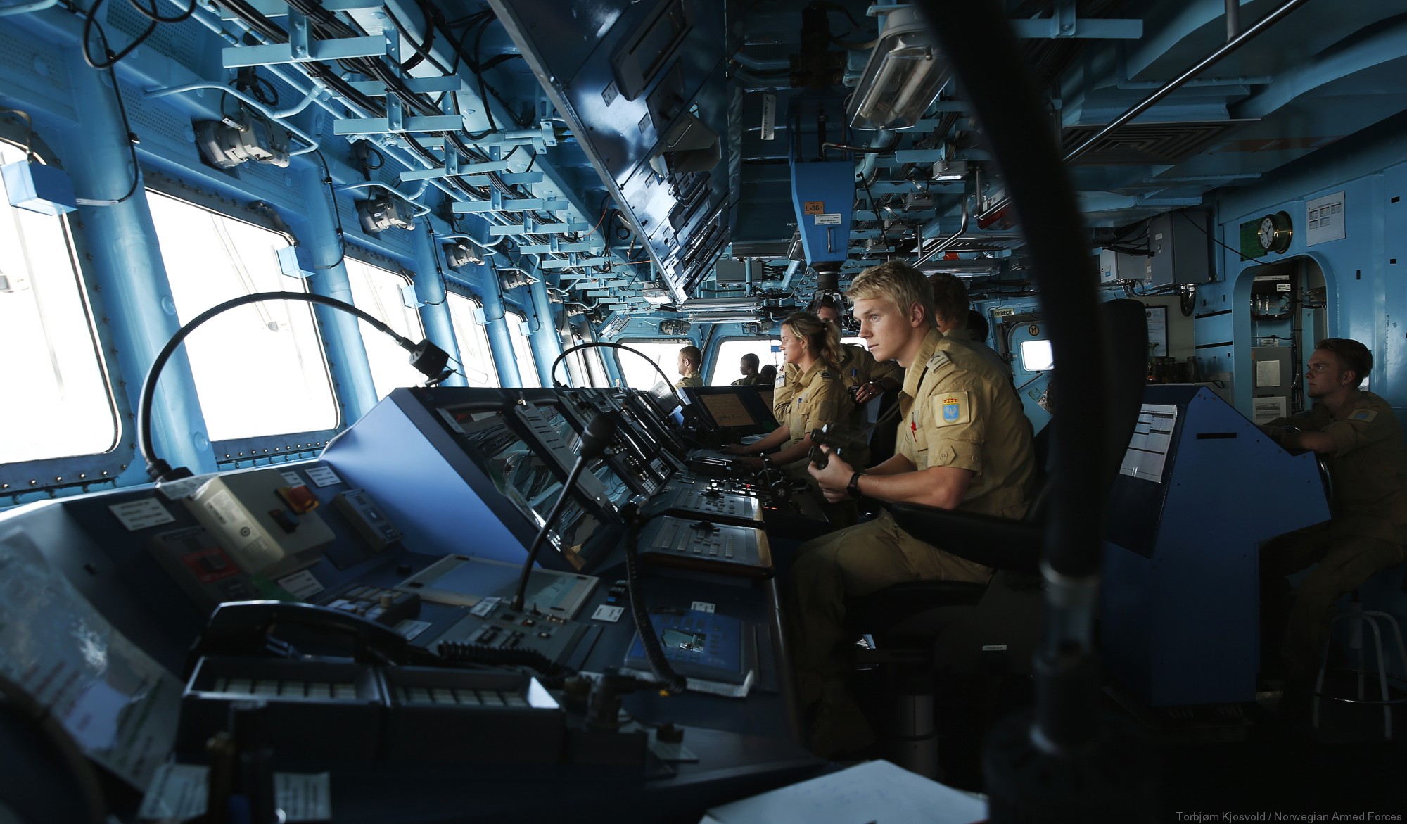 f-310 fridtjof nansen hnoms knm frigate royal norwegian navy sjoforsvaret 51 bridge helm
