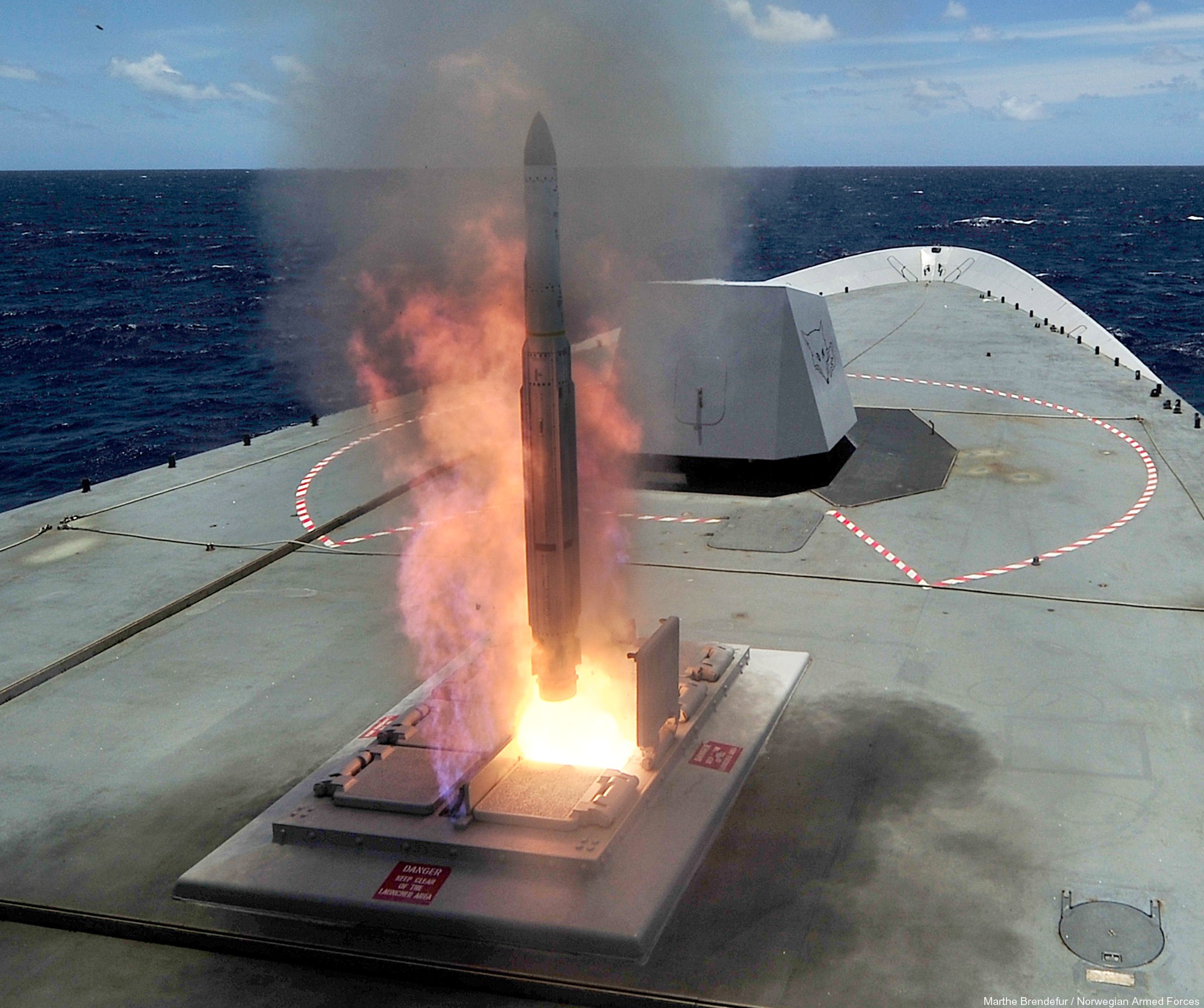 f-310 fridtjof nansen hnoms knm frigate royal norwegian navy sjoforsvaret 52 rim-162 evolved sea sparrow missile essm mk-41 vls