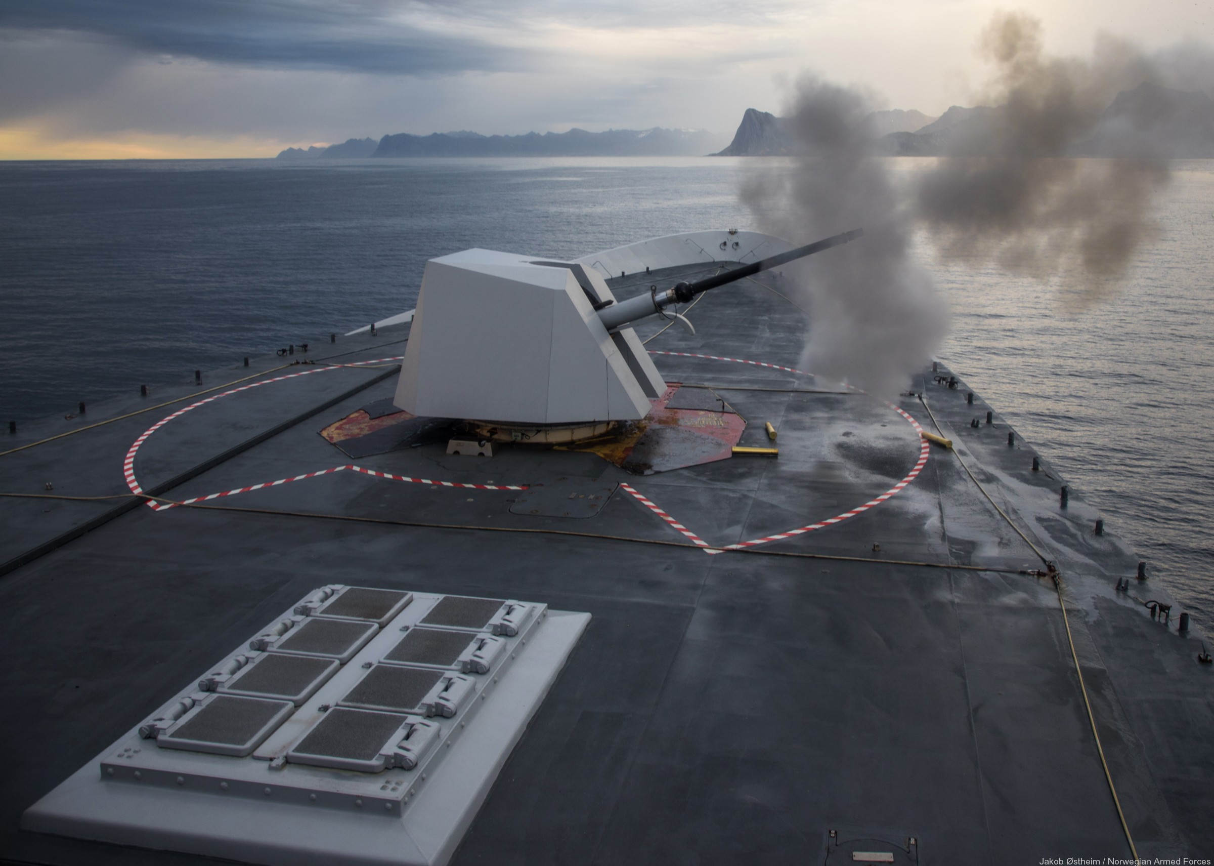 f-311 hnoms roald amundsen knm nansen class frigate royal norwegian navy sjoforsvaret 06 mk-41 vertical launching system vls essm