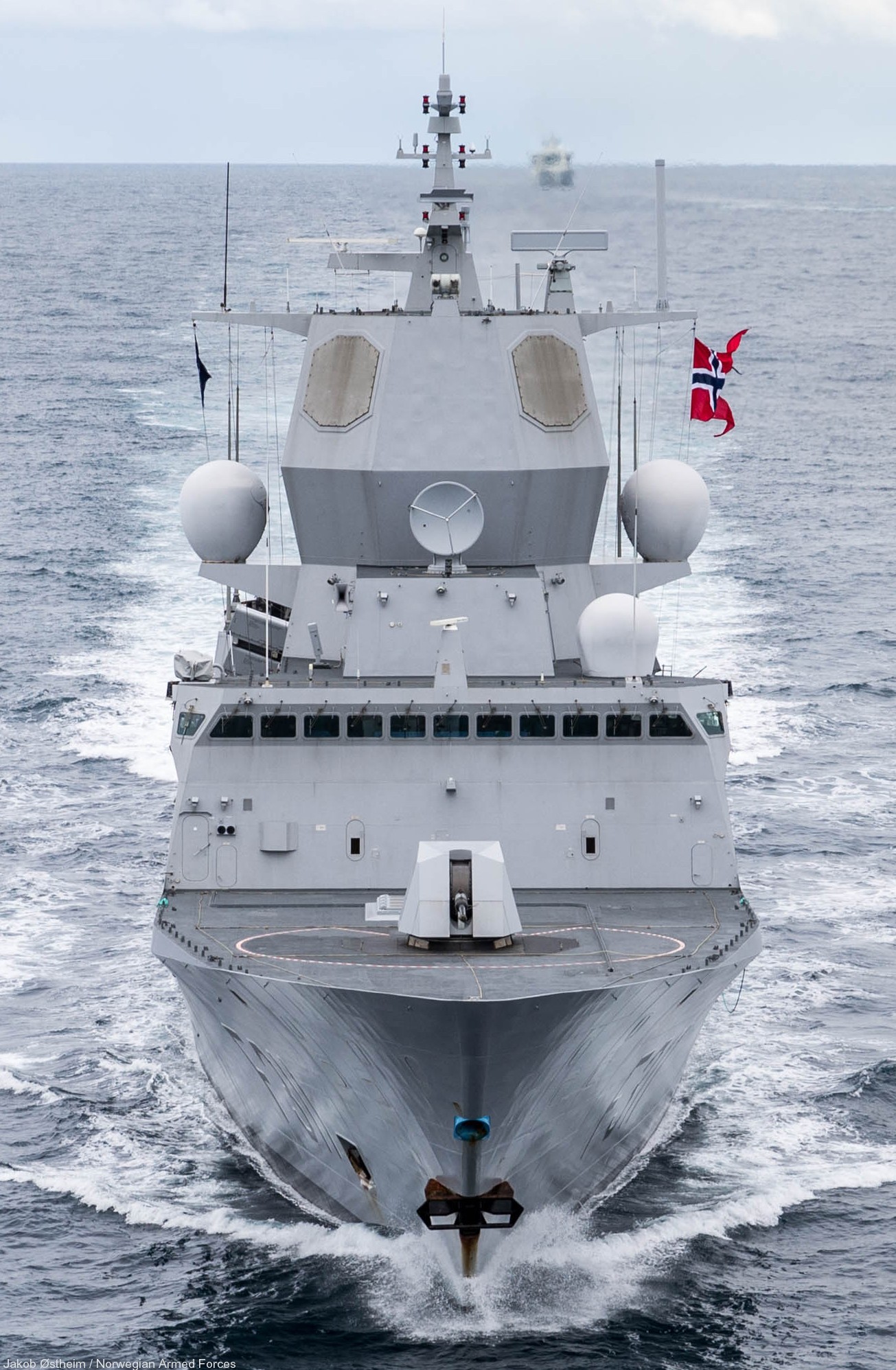 f-311 hnoms roald amundsen knm nansen class frigate royal norwegian navy sjoforsvaret 24