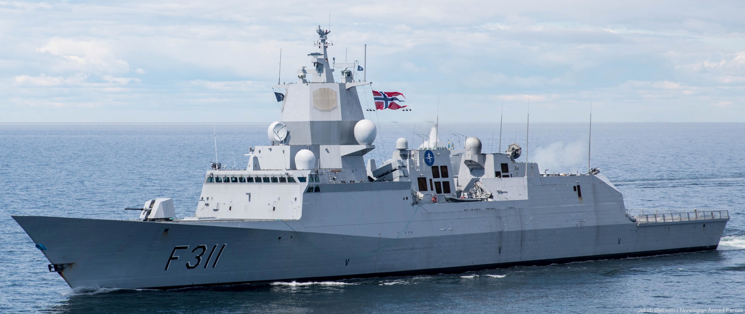 f-311 hnoms roald amundsen knm nansen class frigate royal norwegian navy sjoforsvaret 34