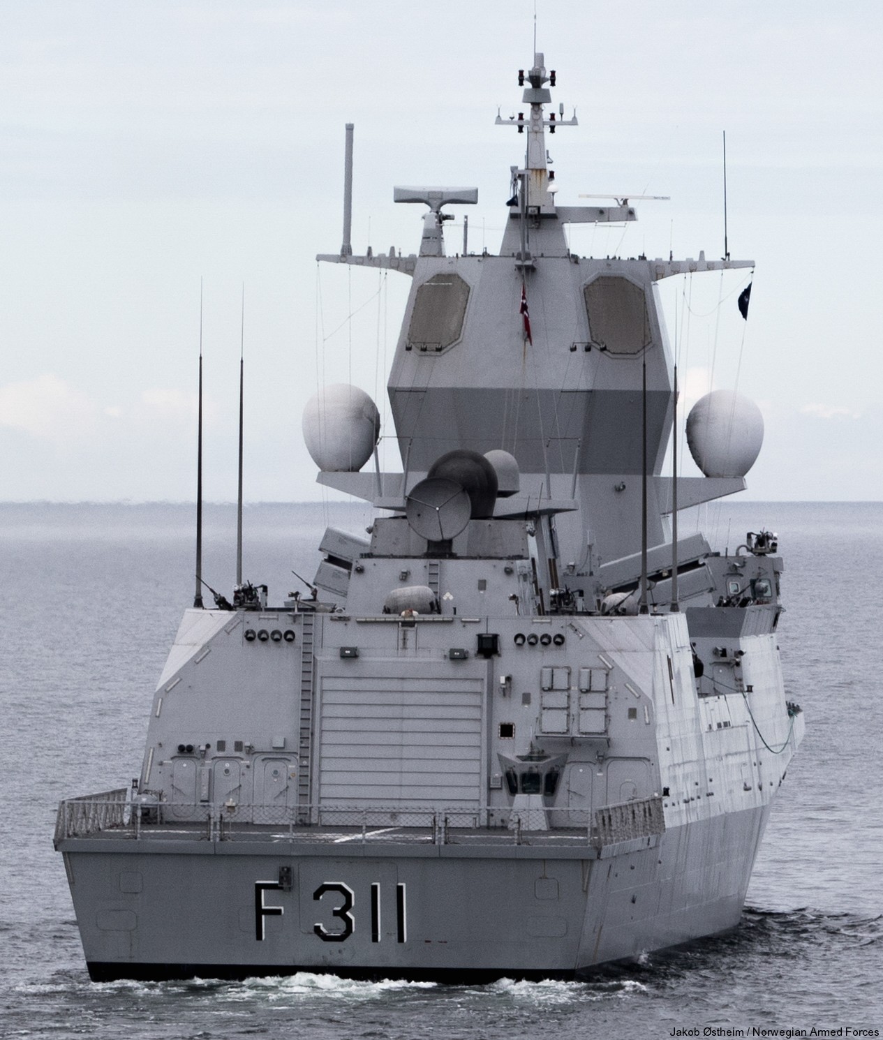 f-311 hnoms roald amundsen knm nansen class frigate royal norwegian navy sjoforsvaret 36