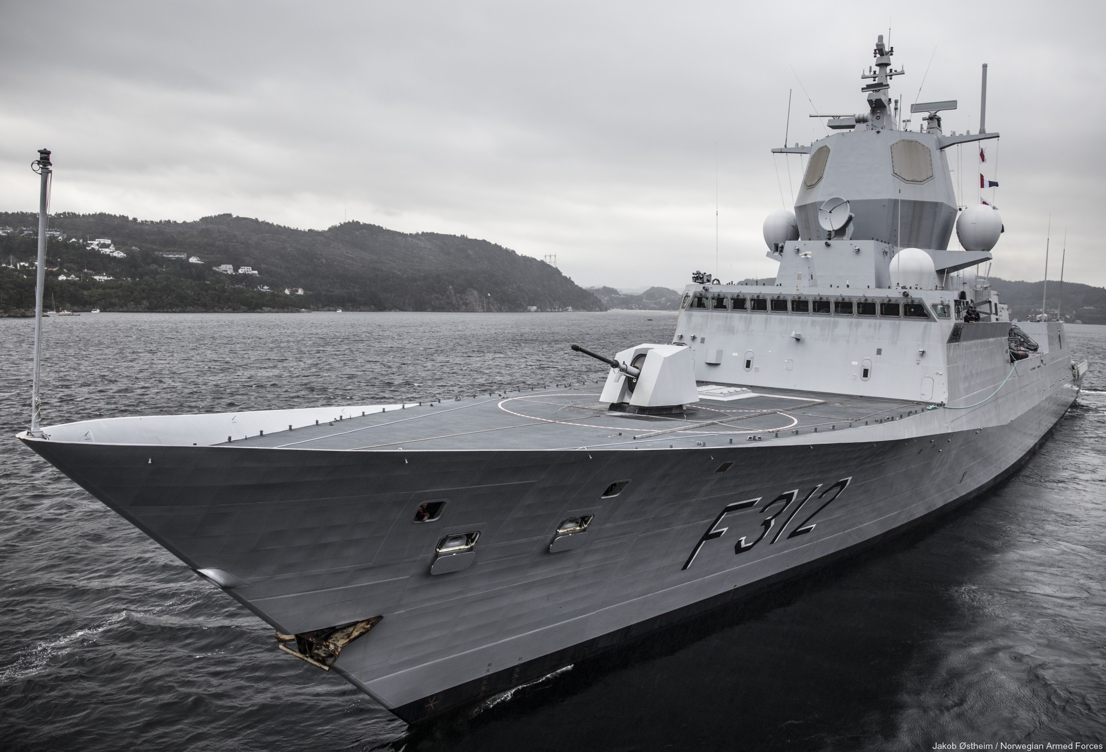 f-311 hnoms roald amundsen knm nansen class frigate royal norwegian navy sjoforsvaret 41