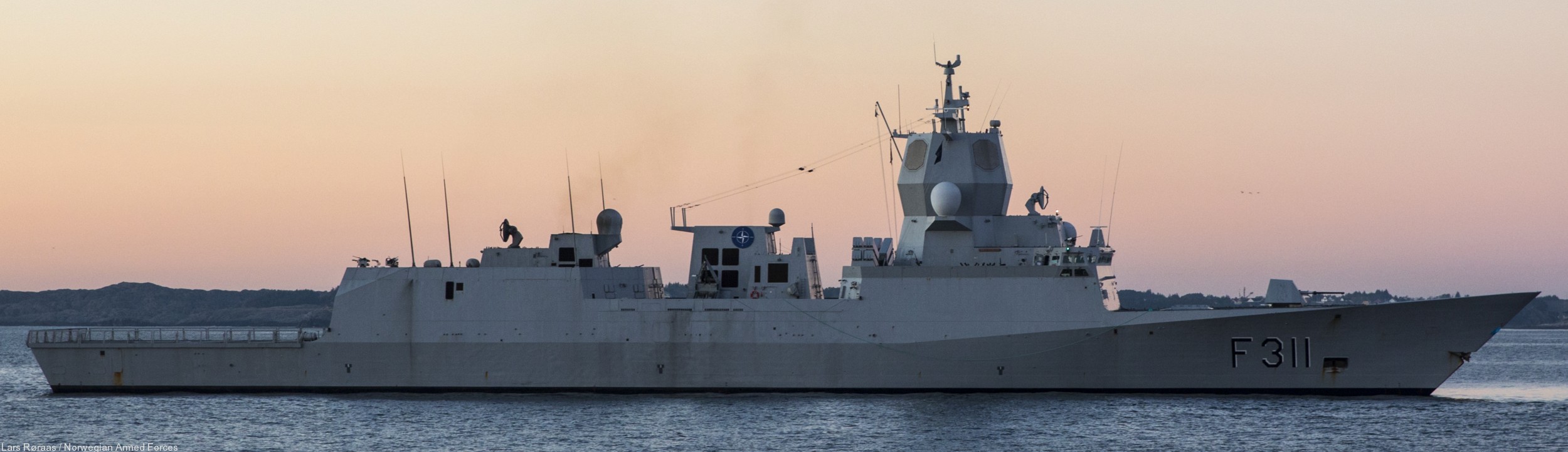 f-311 hnoms roald amundsen knm nansen class frigate royal norwegian navy sjoforsvaret 45