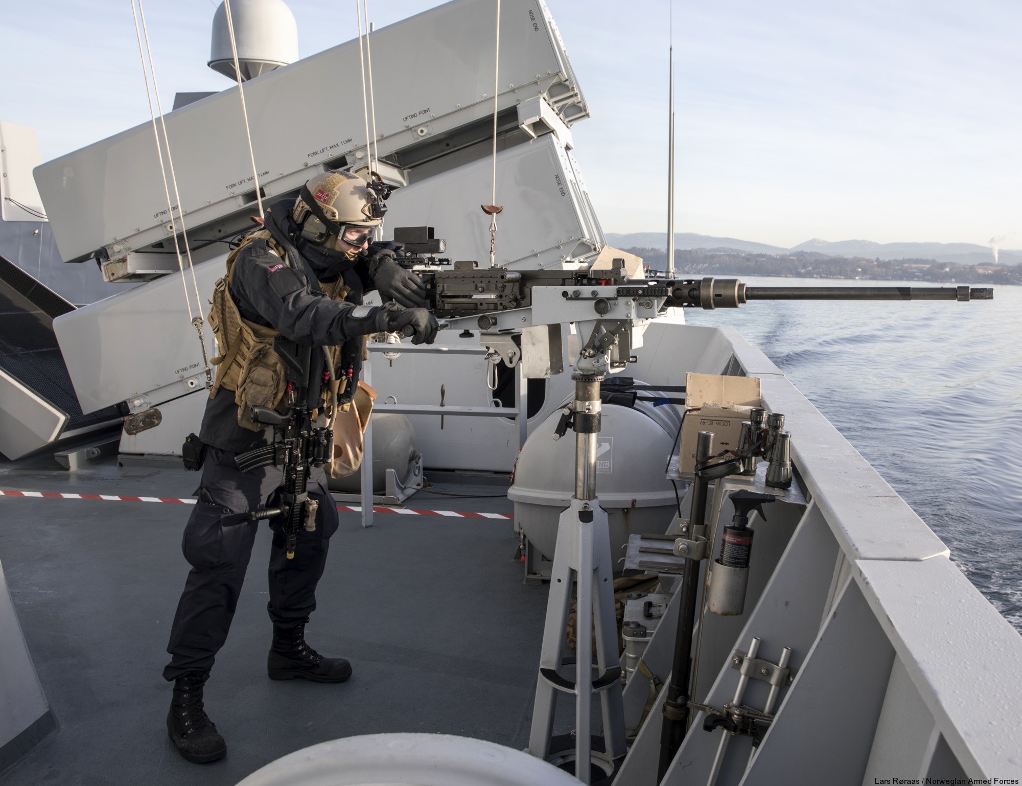 f-311 hnoms roald amundsen knm nansen class frigate royal norwegian navy sjoforsvaret 46 kongsberg naval strike missile nsm