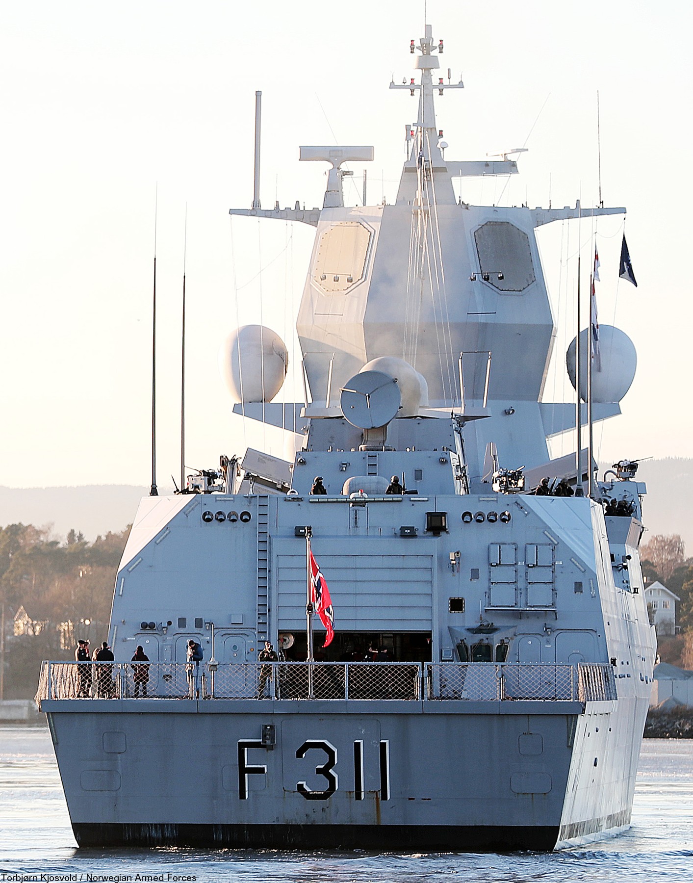 f-311 hnoms roald amundsen knm nansen class frigate royal norwegian navy sjoforsvaret 48