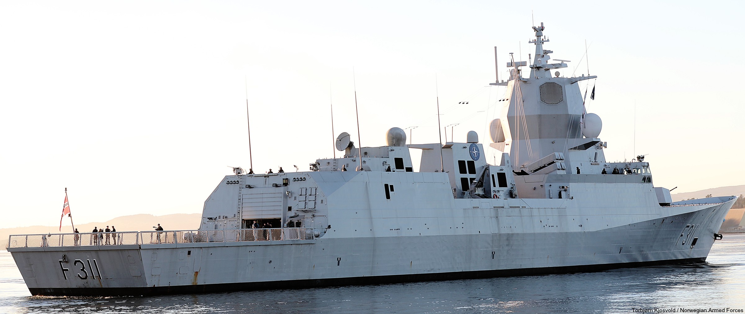 f-311 hnoms roald amundsen knm nansen class frigate royal norwegian navy sjoforsvaret 49