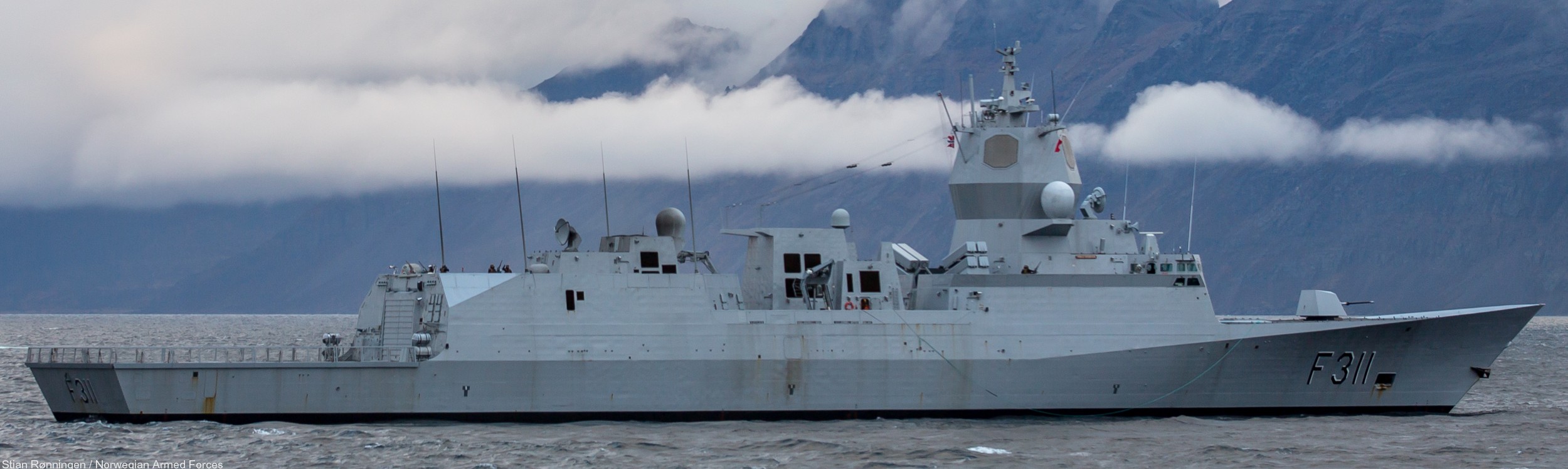 f-311 hnoms roald amundsen knm nansen class frigate royal norwegian navy sjoforsvaret 60