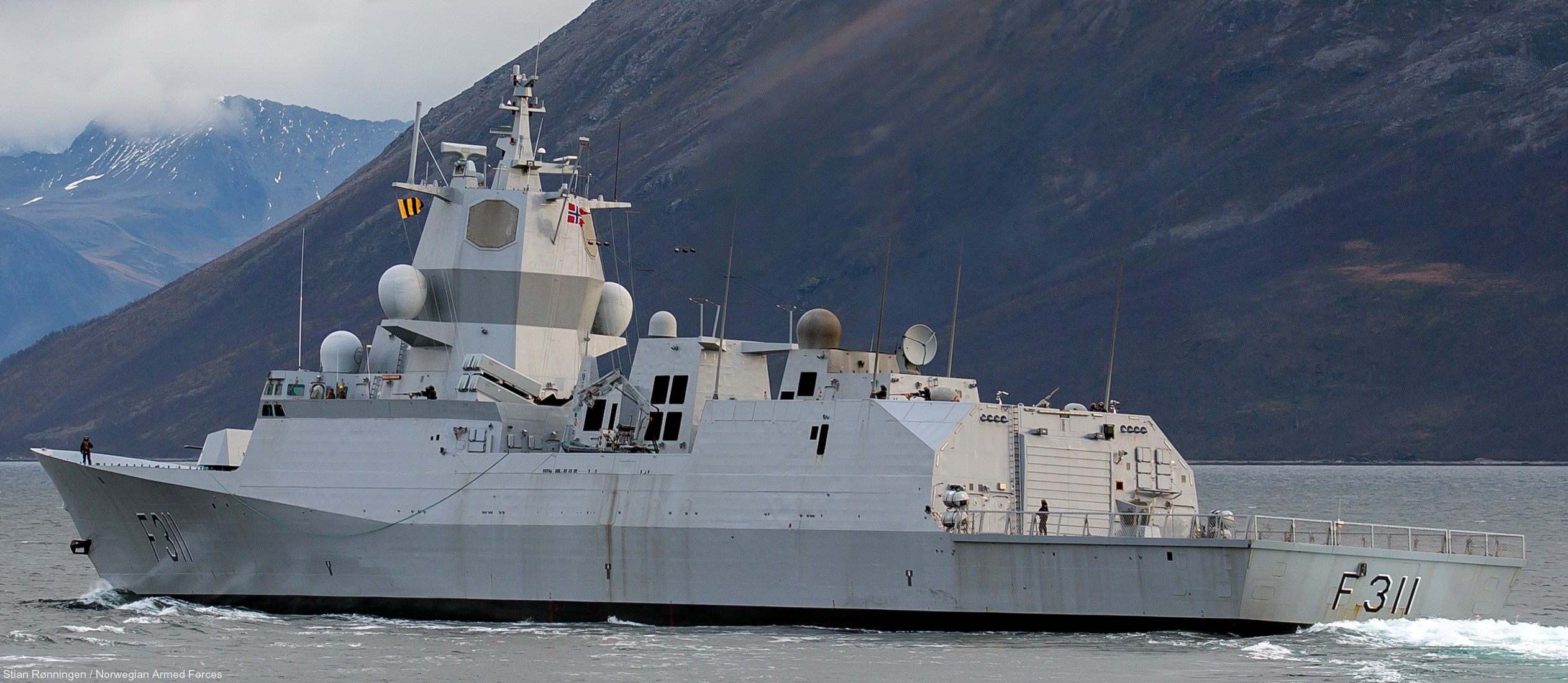 f-311 hnoms roald amundsen knm nansen class frigate royal norwegian navy sjoforsvaret 62
