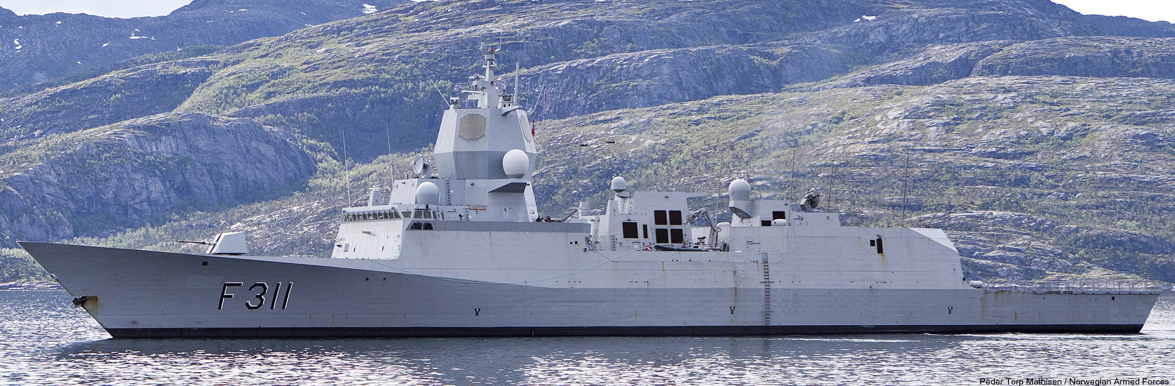 f-311 hnoms roald amundsen knm nansen class frigate royal norwegian navy sjoforsvaret 64