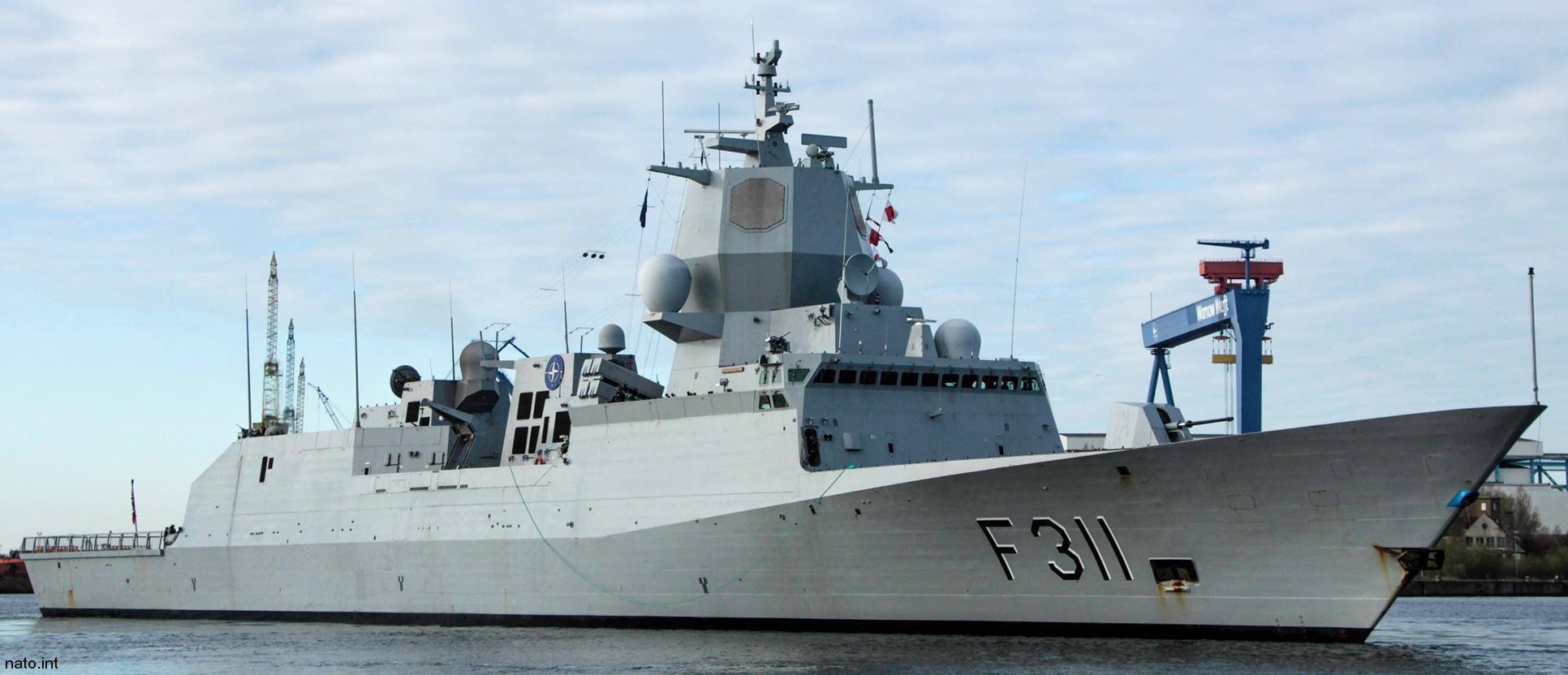 f-311 hnoms roald amundsen knm nansen class frigate royal norwegian navy sjoforsvaret 71