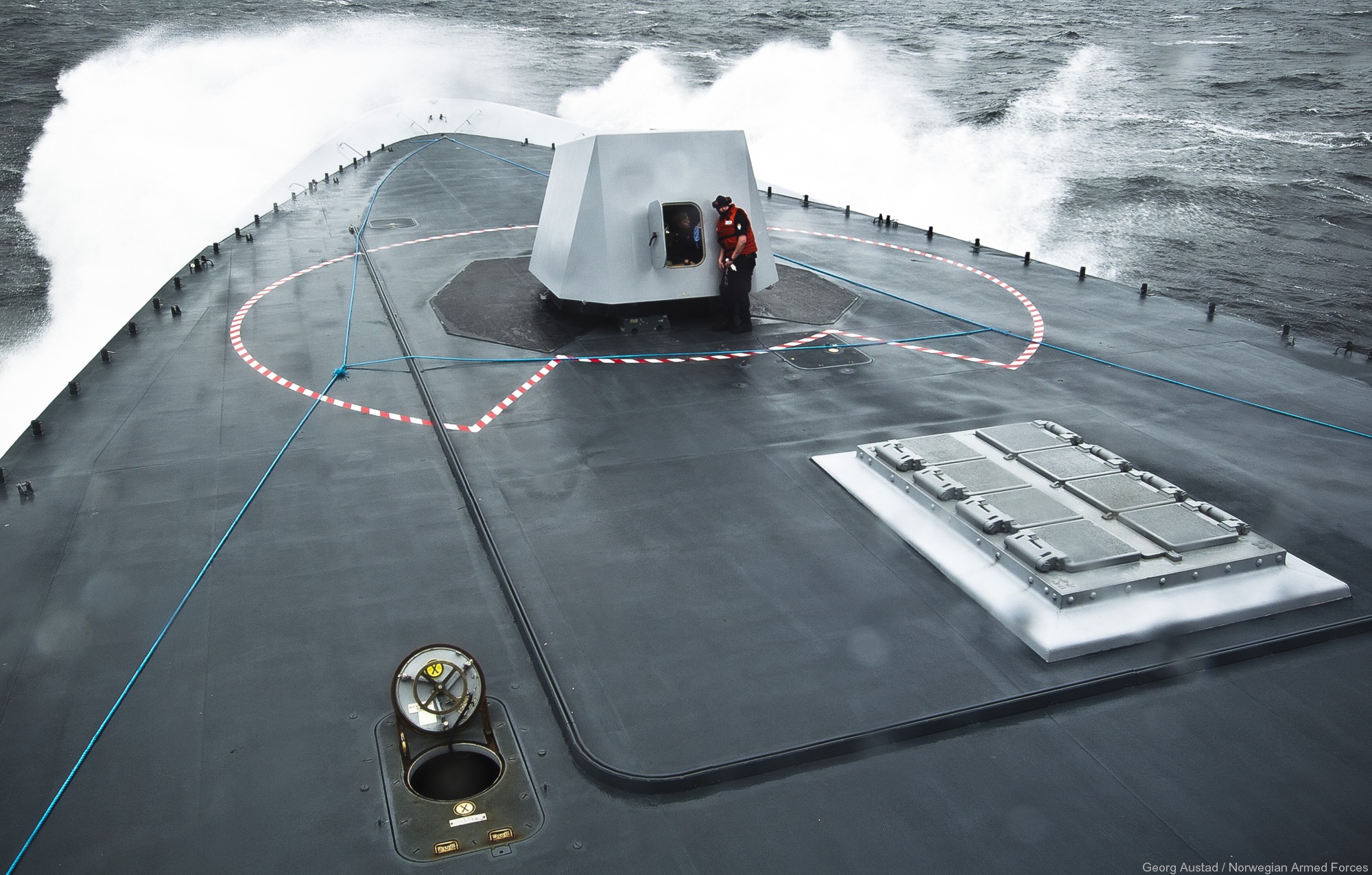 f-313 helge ingstad hnoms knm nansen class frigate royal norwegian navy 44 oto melara breda 76/62 sr gun mk-41 vls