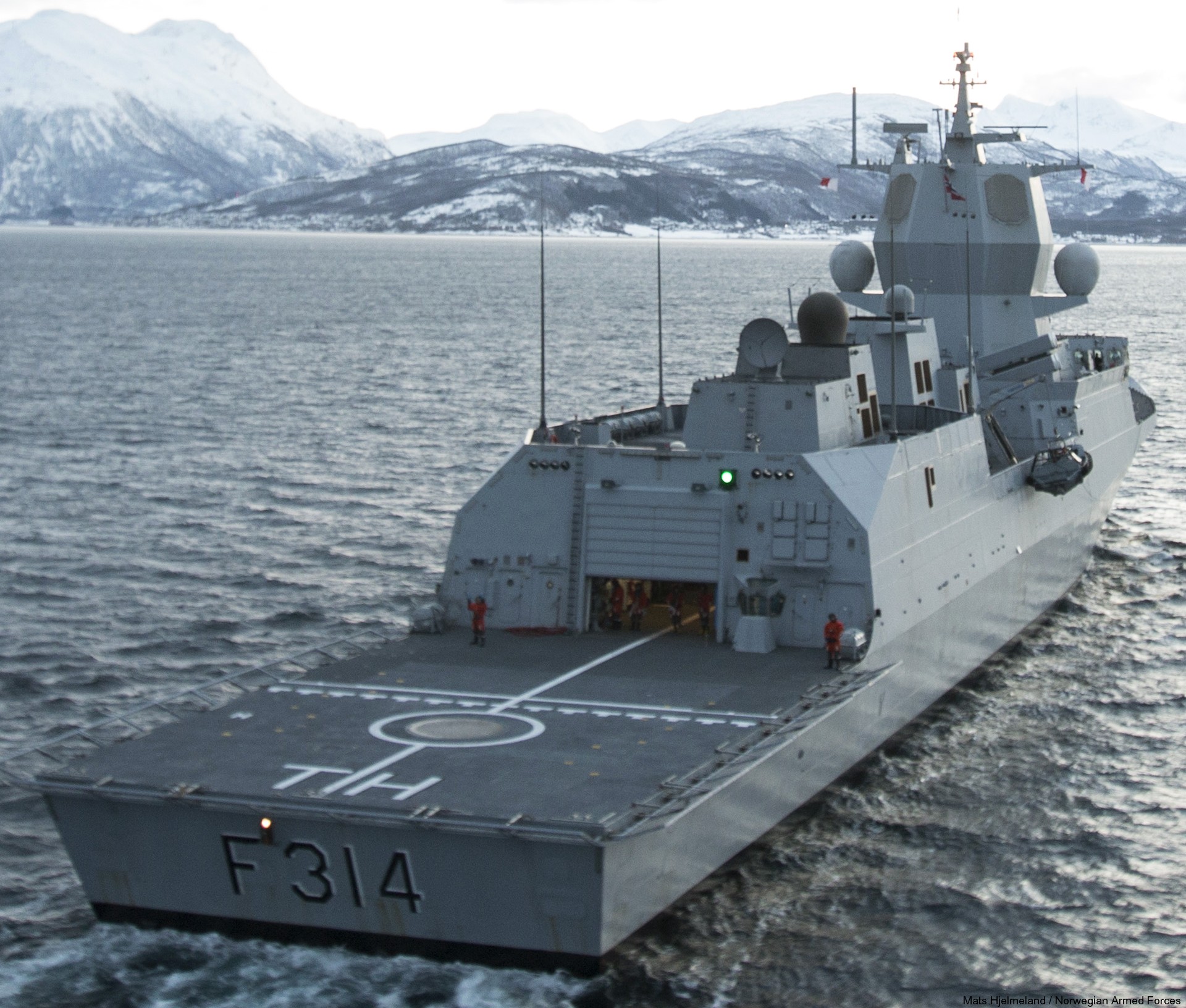 f-314 thor heyerdahl hnoms knm fridtjof nansen class frigate royal norwegian navy 31 flight deck